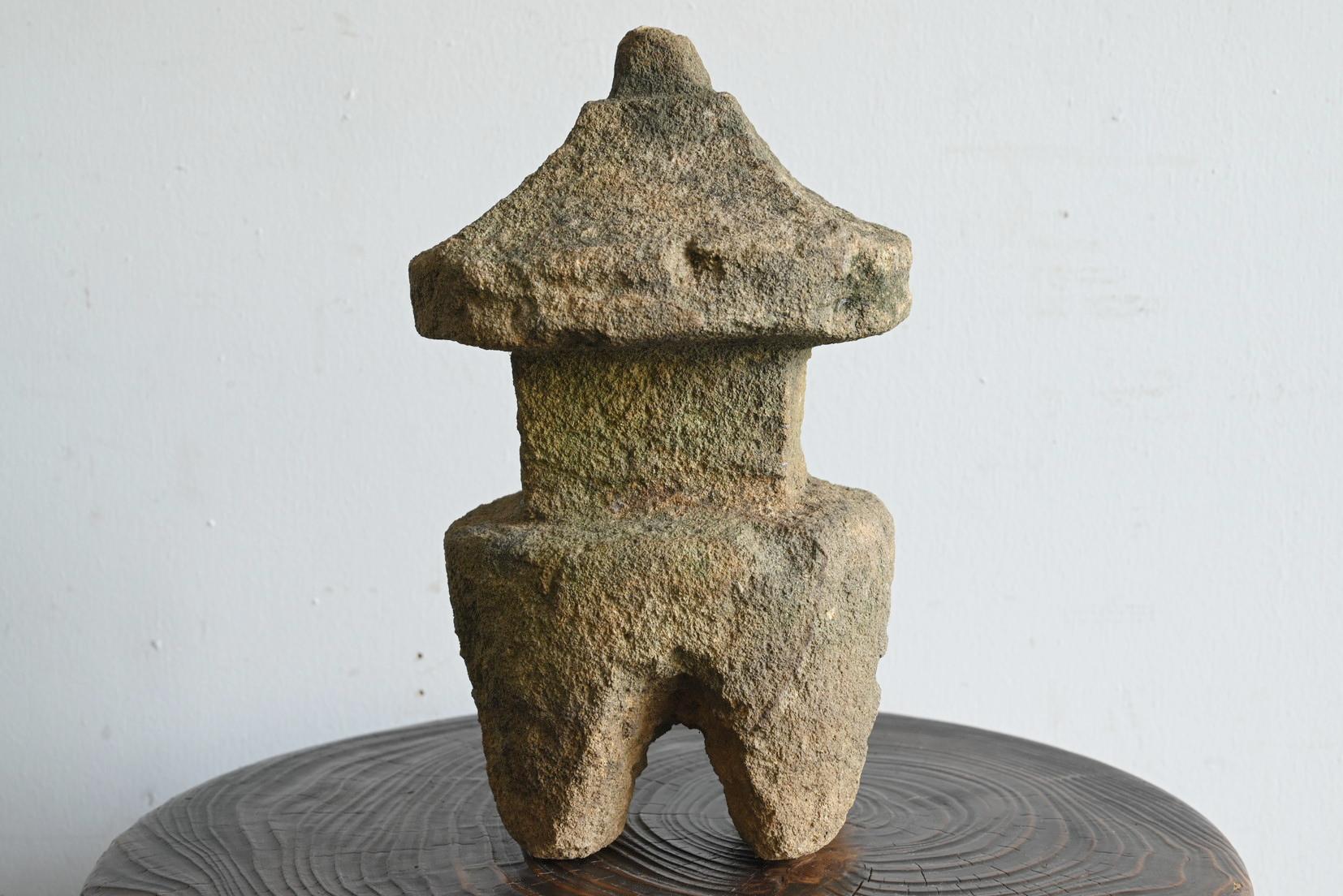 Petite lanterne japonaise ancienne en pierre / 1868-1920 / Objects fors fors Objects en vente 8