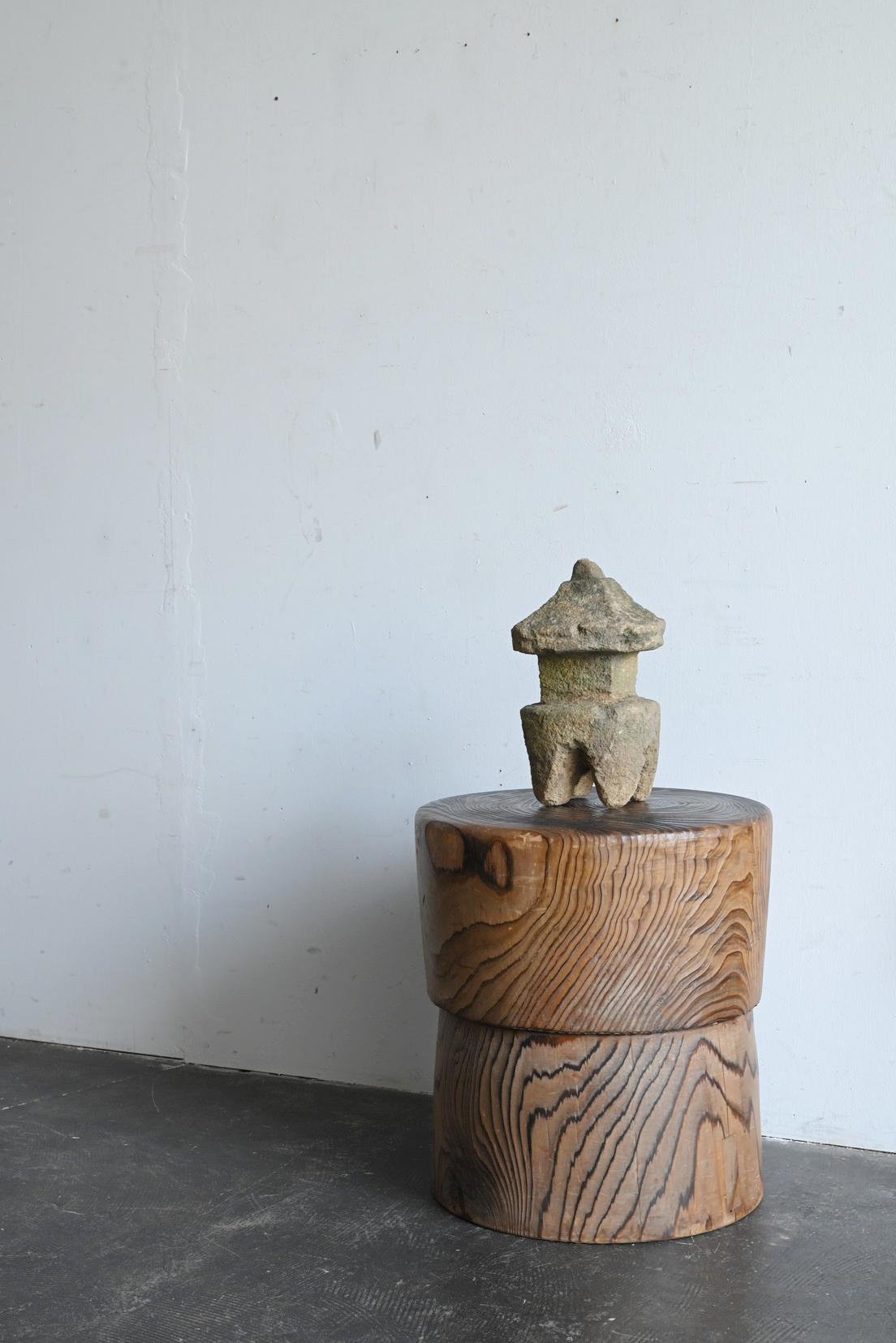 Meiji Petite lanterne japonaise ancienne en pierre / 1868-1920 / Objects fors fors Objects en vente