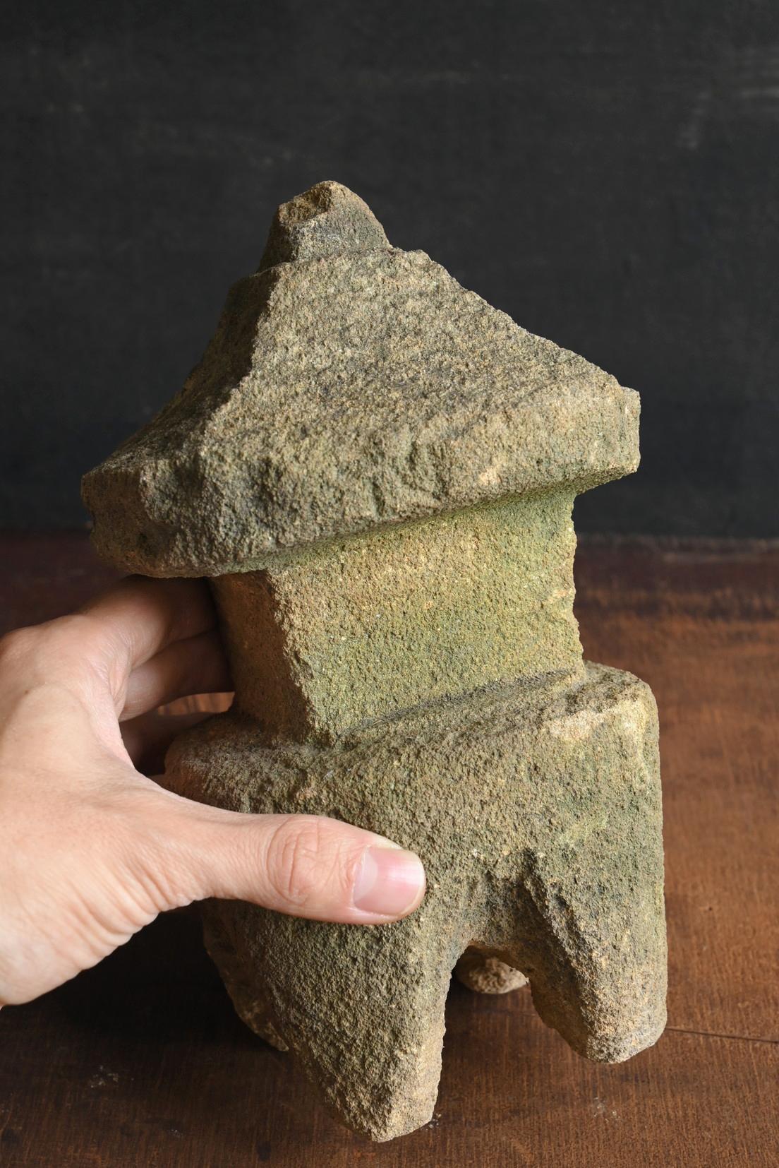 Japonais Petite lanterne japonaise ancienne en pierre / 1868-1920 / Objects fors fors Objects en vente