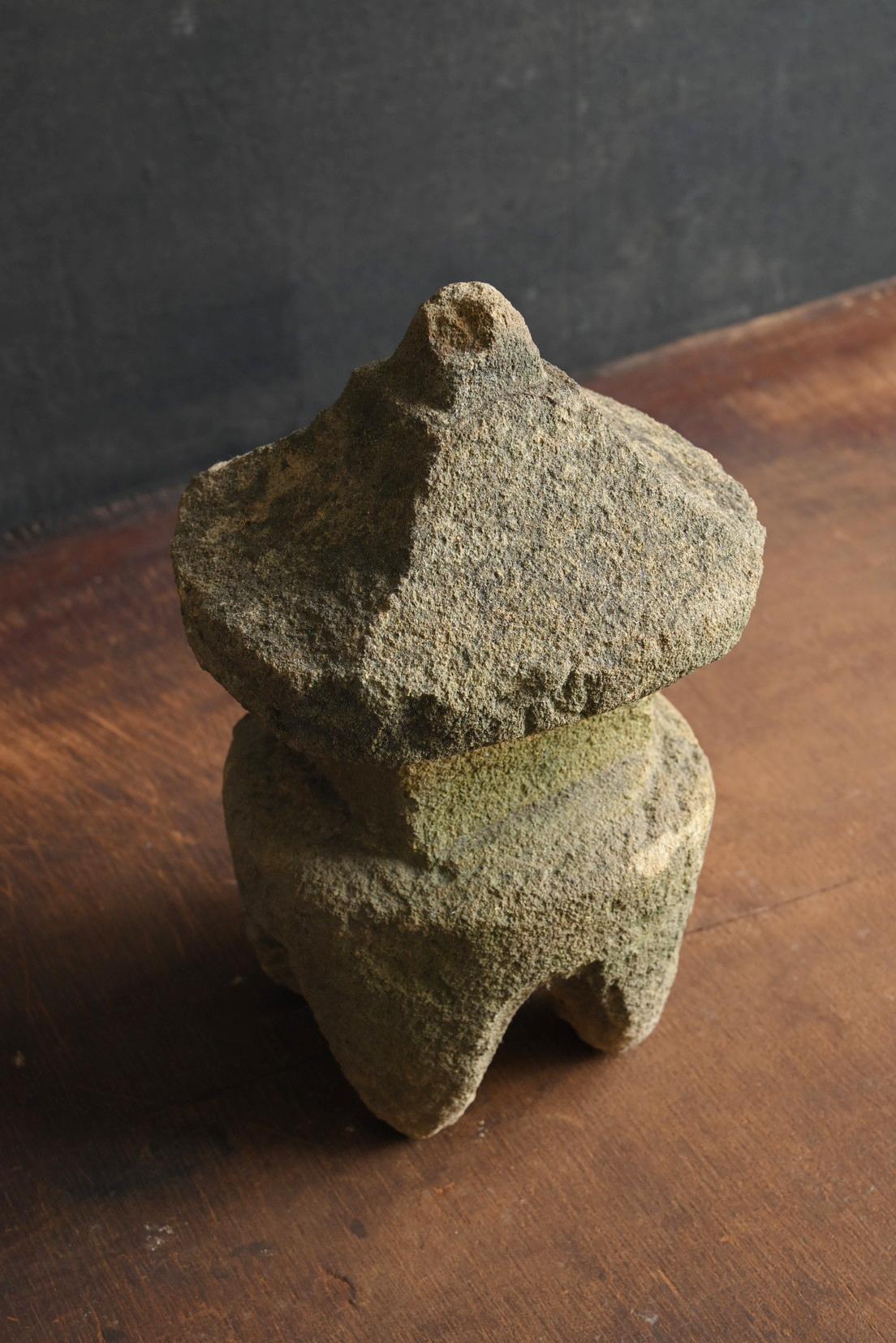 Petite lanterne japonaise ancienne en pierre / 1868-1920 / Objects fors fors Objects Bon état - En vente à Sammu-shi, Chiba