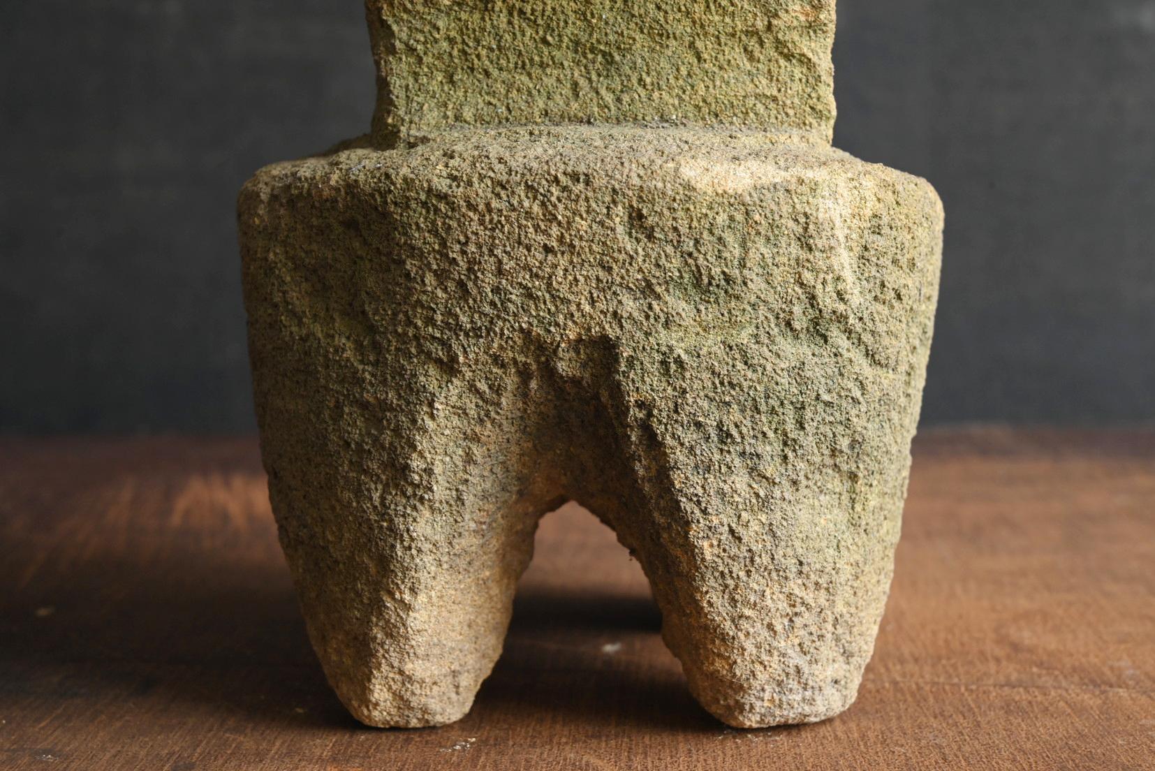 XIXe siècle Petite lanterne japonaise ancienne en pierre / 1868-1920 / Objects fors fors Objects en vente