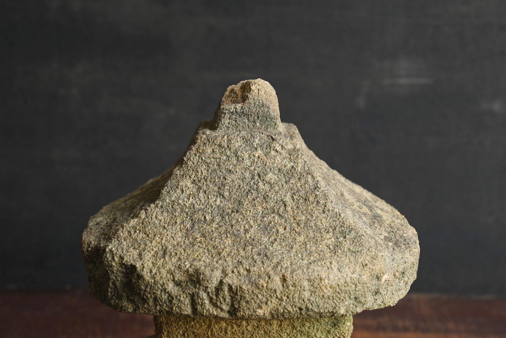 Petite lanterne japonaise ancienne en pierre / 1868-1920 / Objects fors fors Objects en vente 1