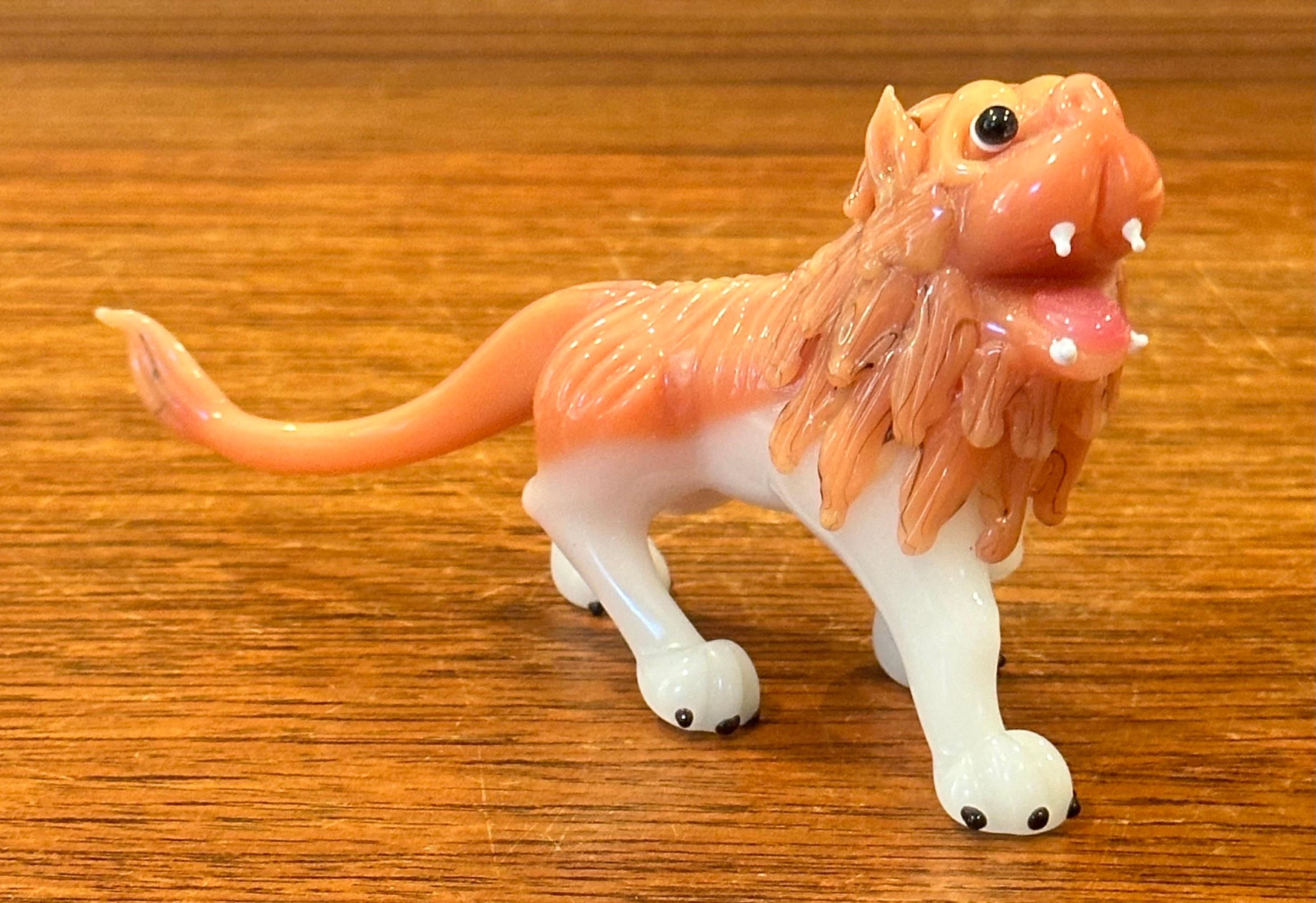 Small Japanese Art Glass Foo Dog / Lion Sculpture / Paperweight In Good Condition For Sale In San Diego, CA
