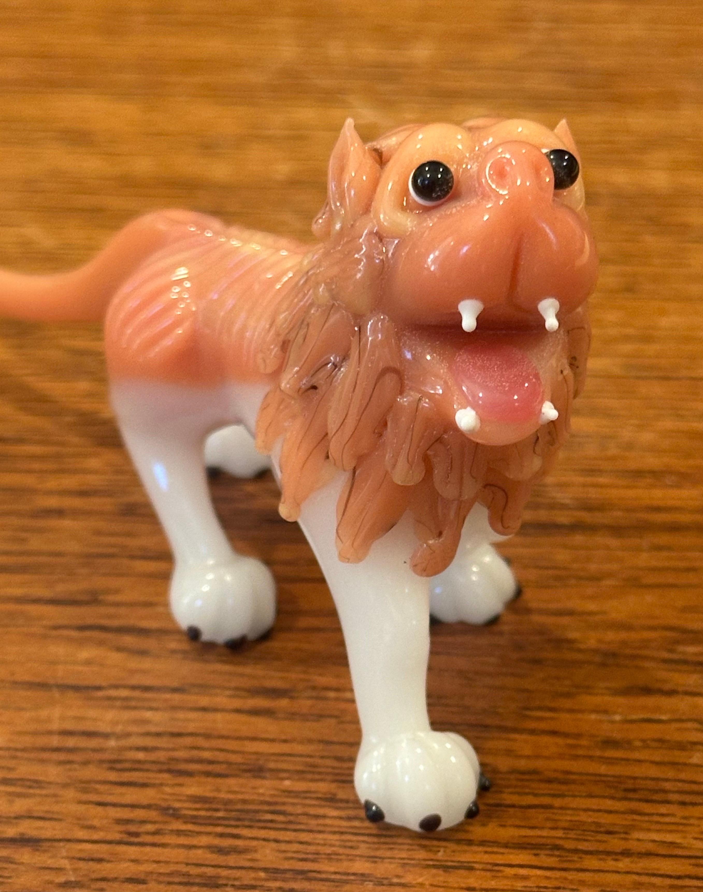Small Japanese Art Glass Foo Dog / Lion Sculpture / Paperweight For Sale 4