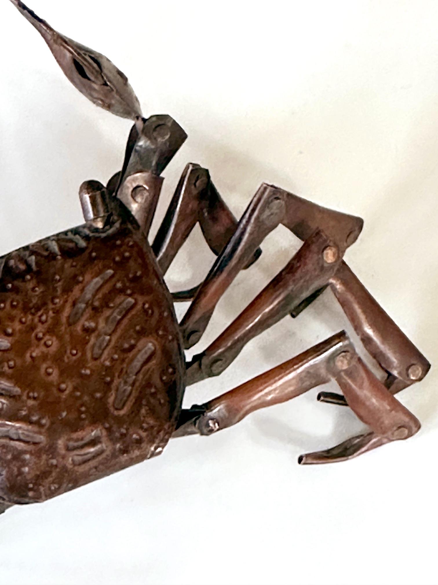 Small Japanese Articulate Crab Jizai Okimono Meiji Period Signed In Good Condition For Sale In Atlanta, GA