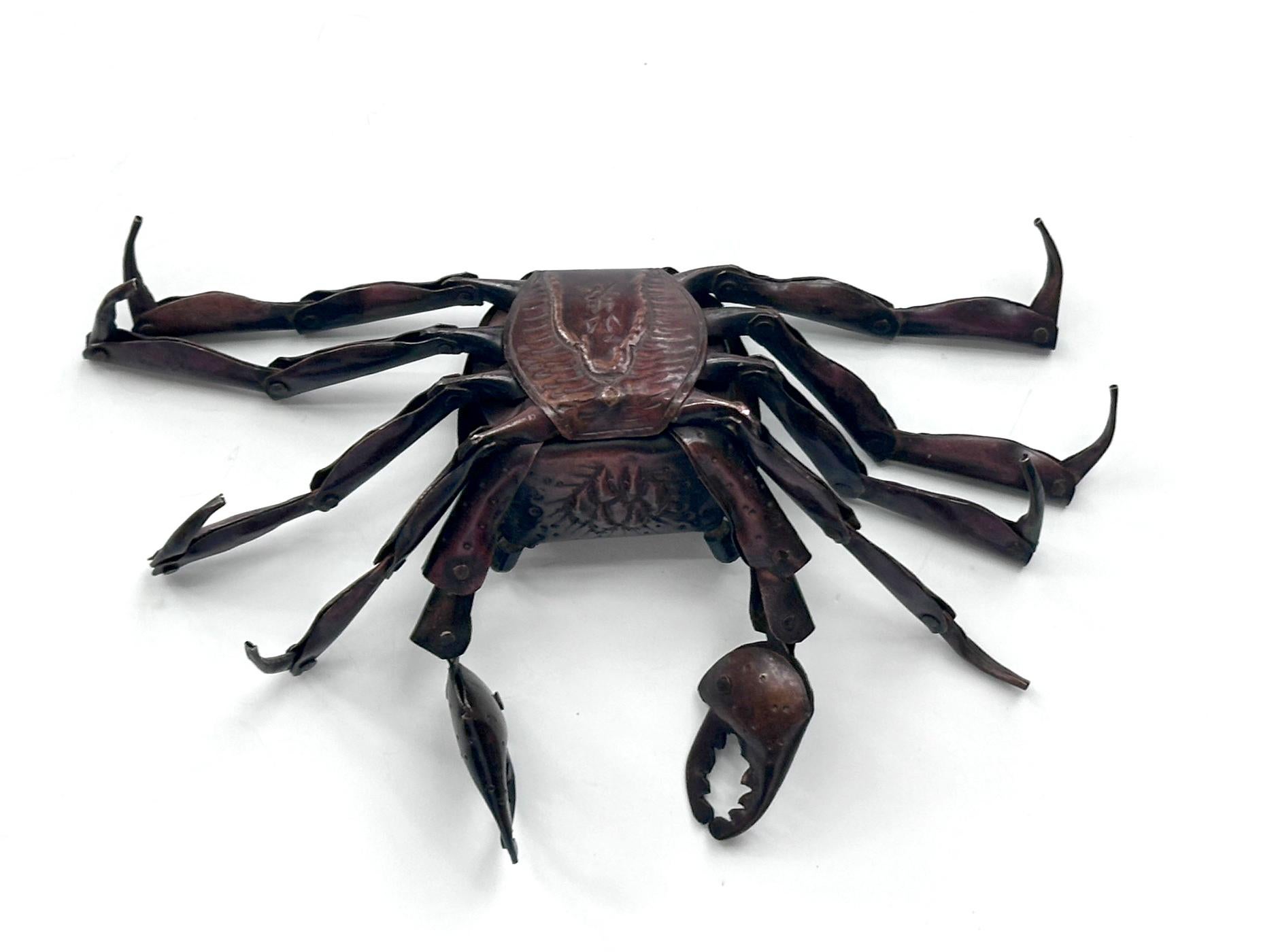 Small Japanese Articulate Crab Jizai Okimono Meiji Period Signed In Good Condition For Sale In Atlanta, GA
