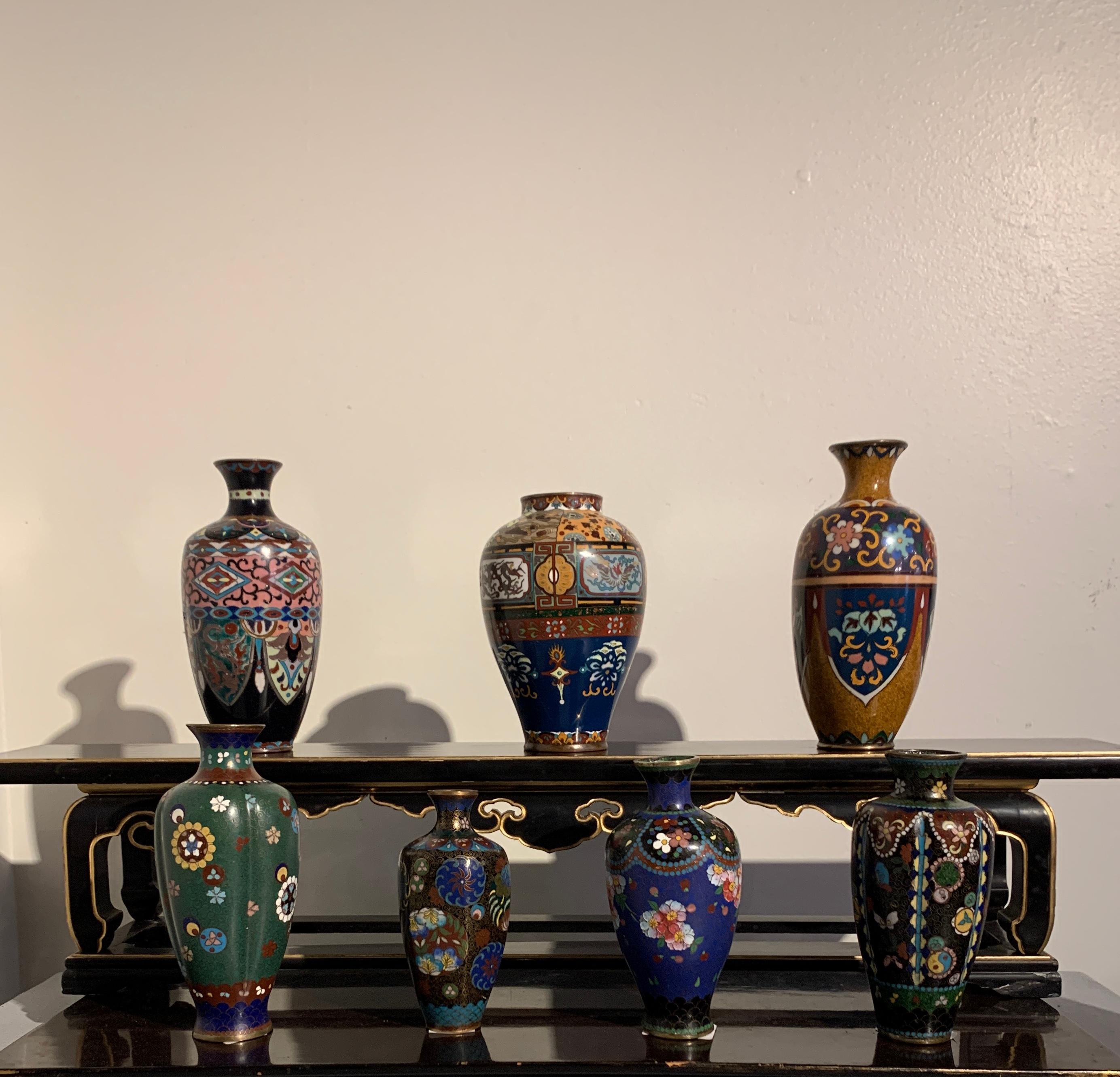 Small Japanese Blue Cloisonne Vase, Meiji Period, Japan 3