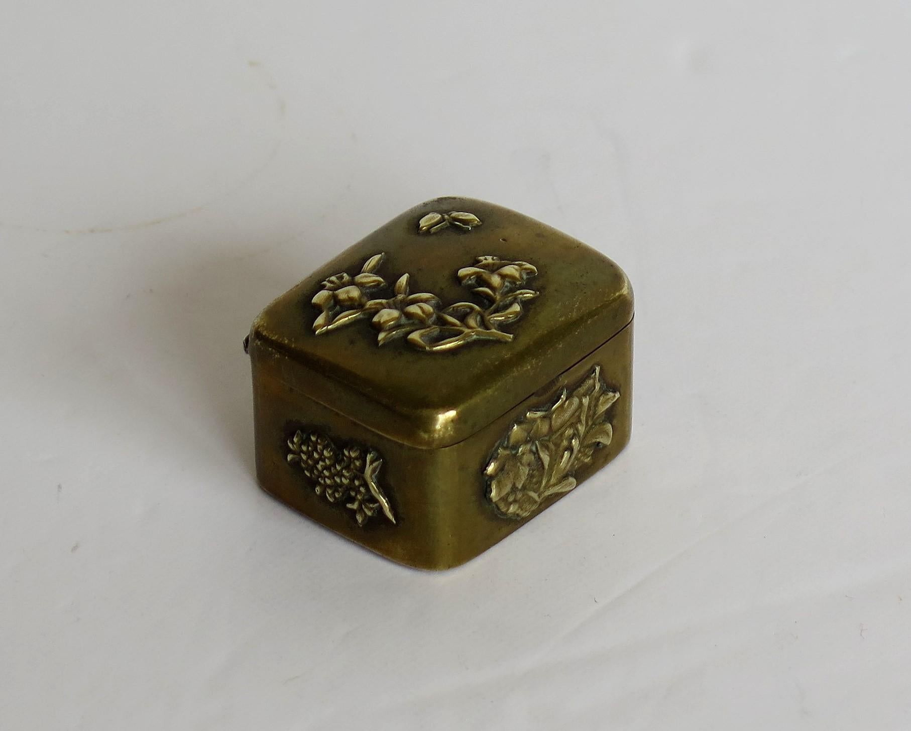 Small Japanese bronze and brass embossed Box with hinged lid 19th C Meiji Period In Good Condition In Lincoln, Lincolnshire