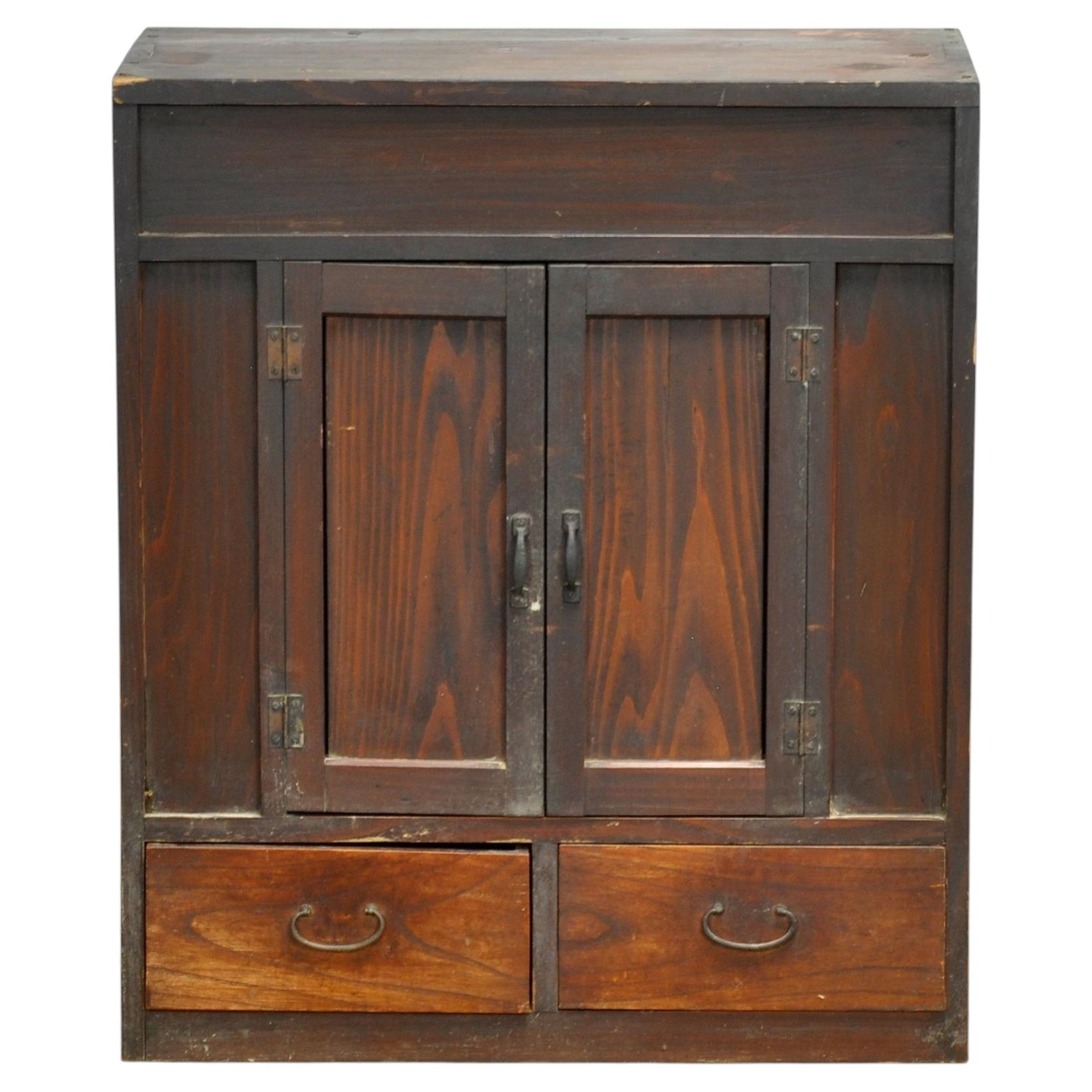 Piccolo armadietto giapponese, 1920 circa in vendita