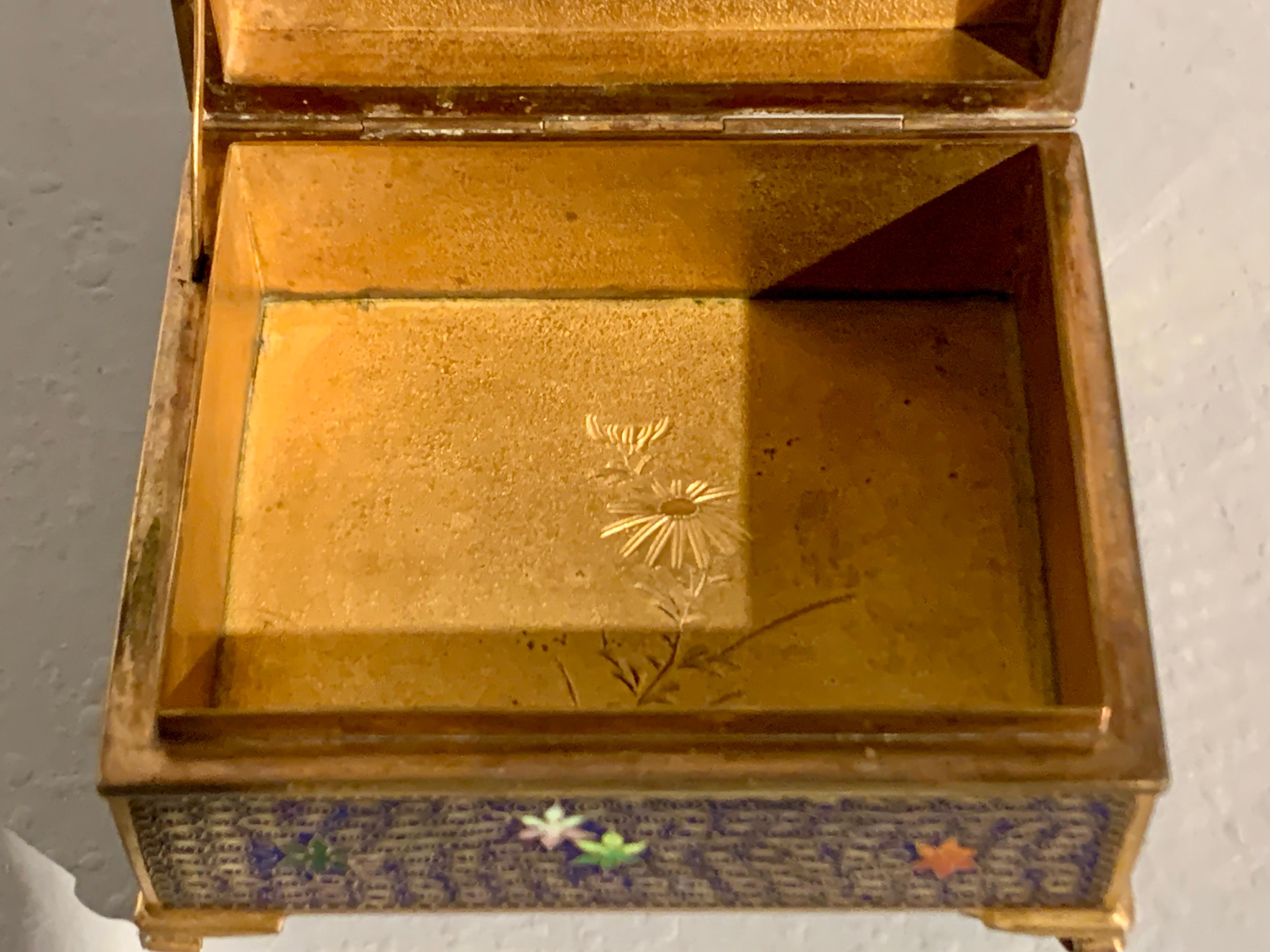 Small Japanese Cloisonne Enamel Trinket Box with Pheasant, Meiji Period, Japan 2