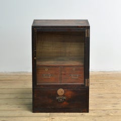 Pequeña vitrina japonesa, hacia 1925