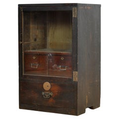 Pequeña vitrina japonesa, hacia 1925