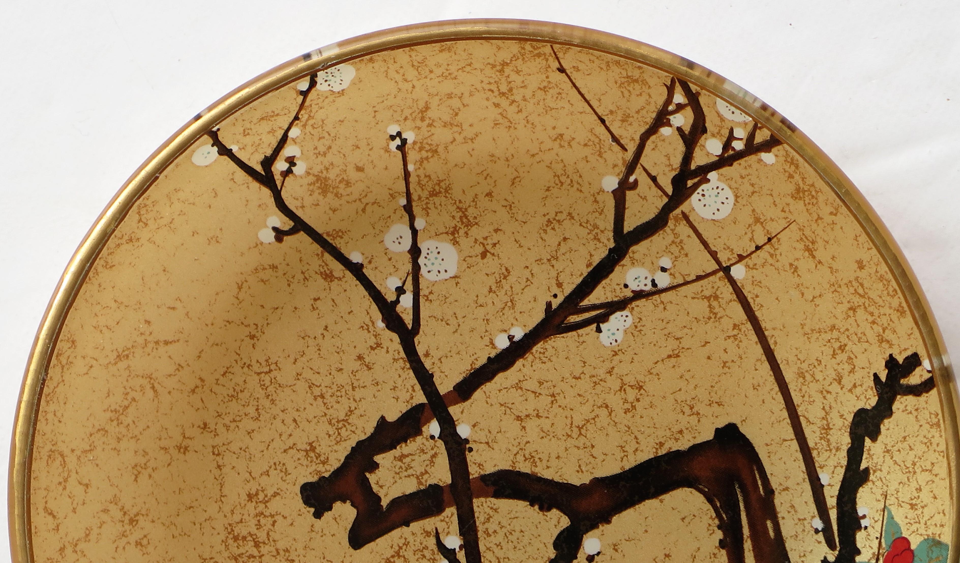 Small Japanese Glass Dish with Hand Painted Kakiemon Decoration, circa 1920 7