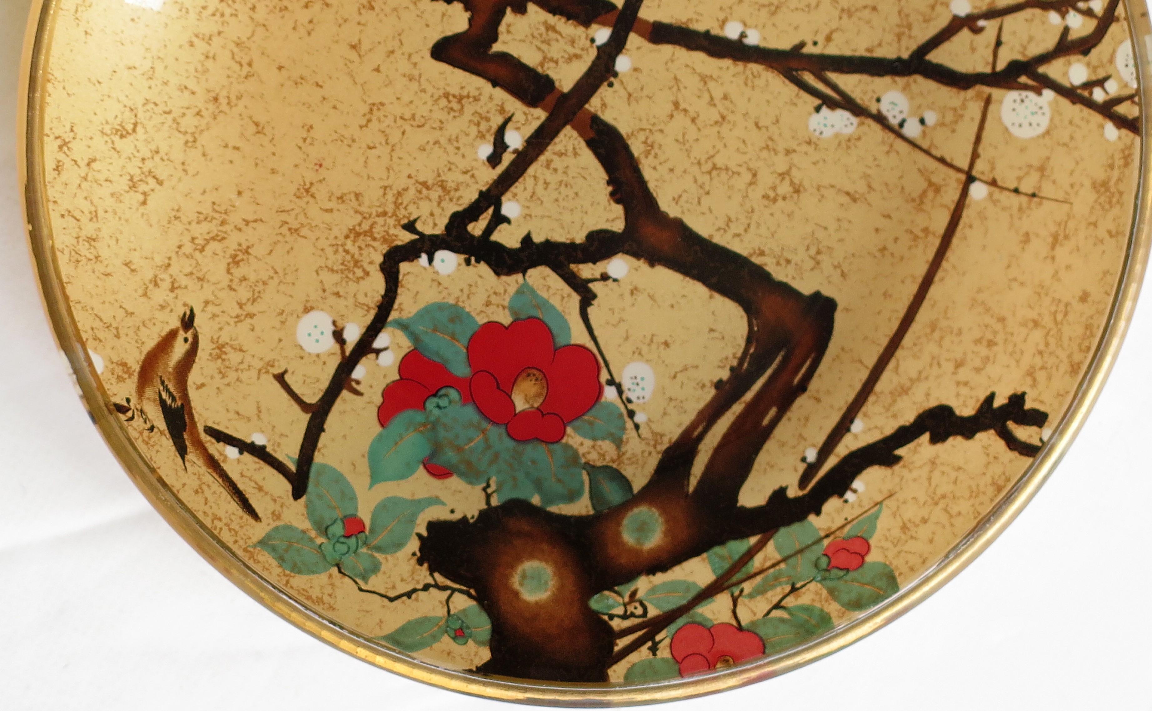 Small Japanese Glass Dish with Hand Painted Kakiemon Decoration, circa 1920 8