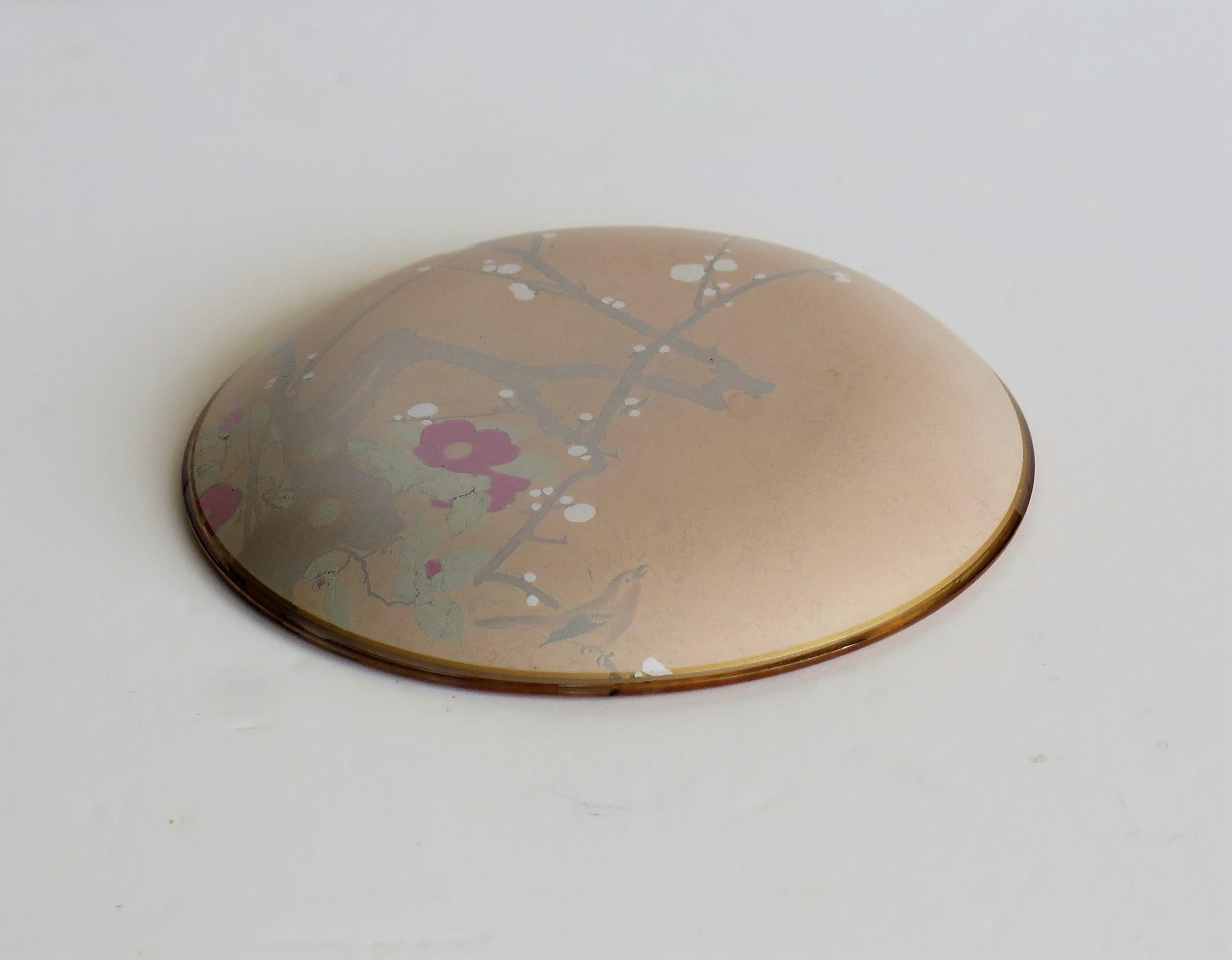 Small Japanese Glass Dish with Hand Painted Kakiemon Decoration, circa 1920 10