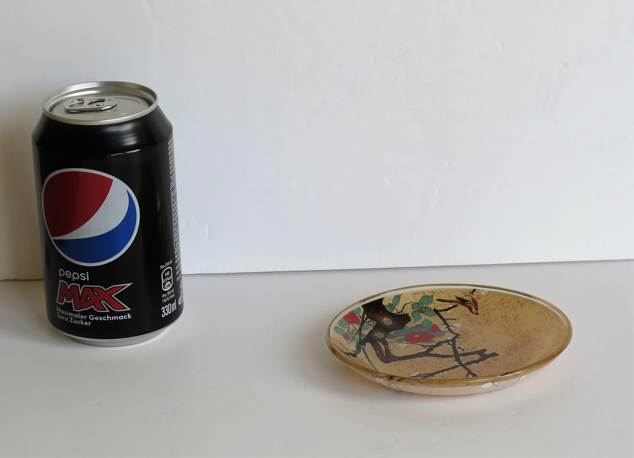 Small Japanese Glass Dish with Hand Painted Kakiemon Decoration, circa 1920 11