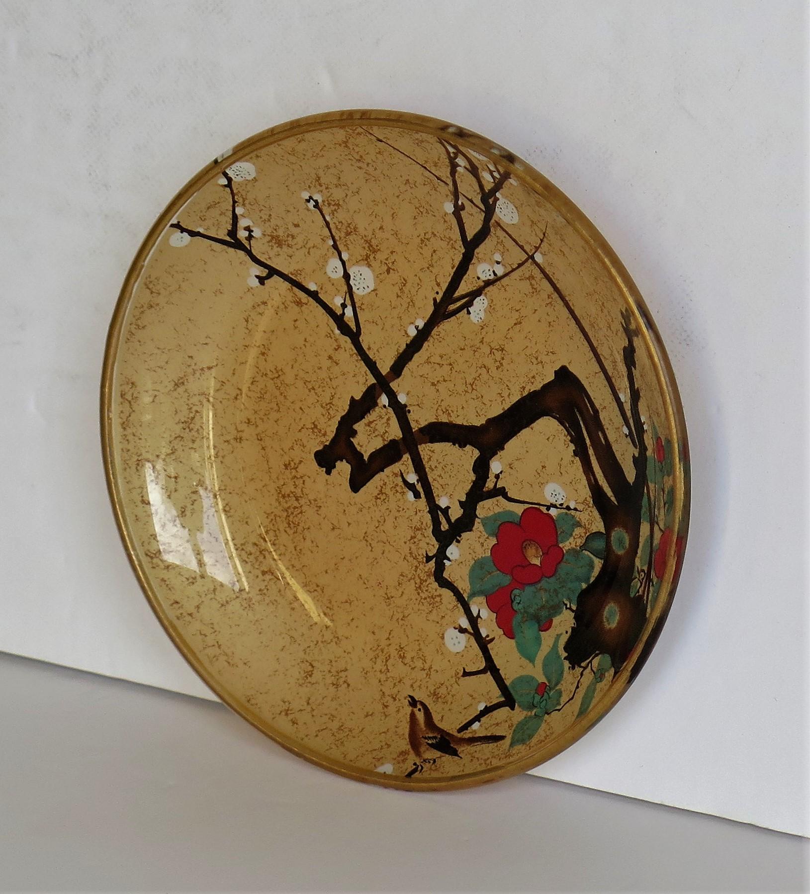 Small Japanese Glass Dish with Hand Painted Kakiemon Decoration, circa 1920 In Good Condition In Lincoln, Lincolnshire