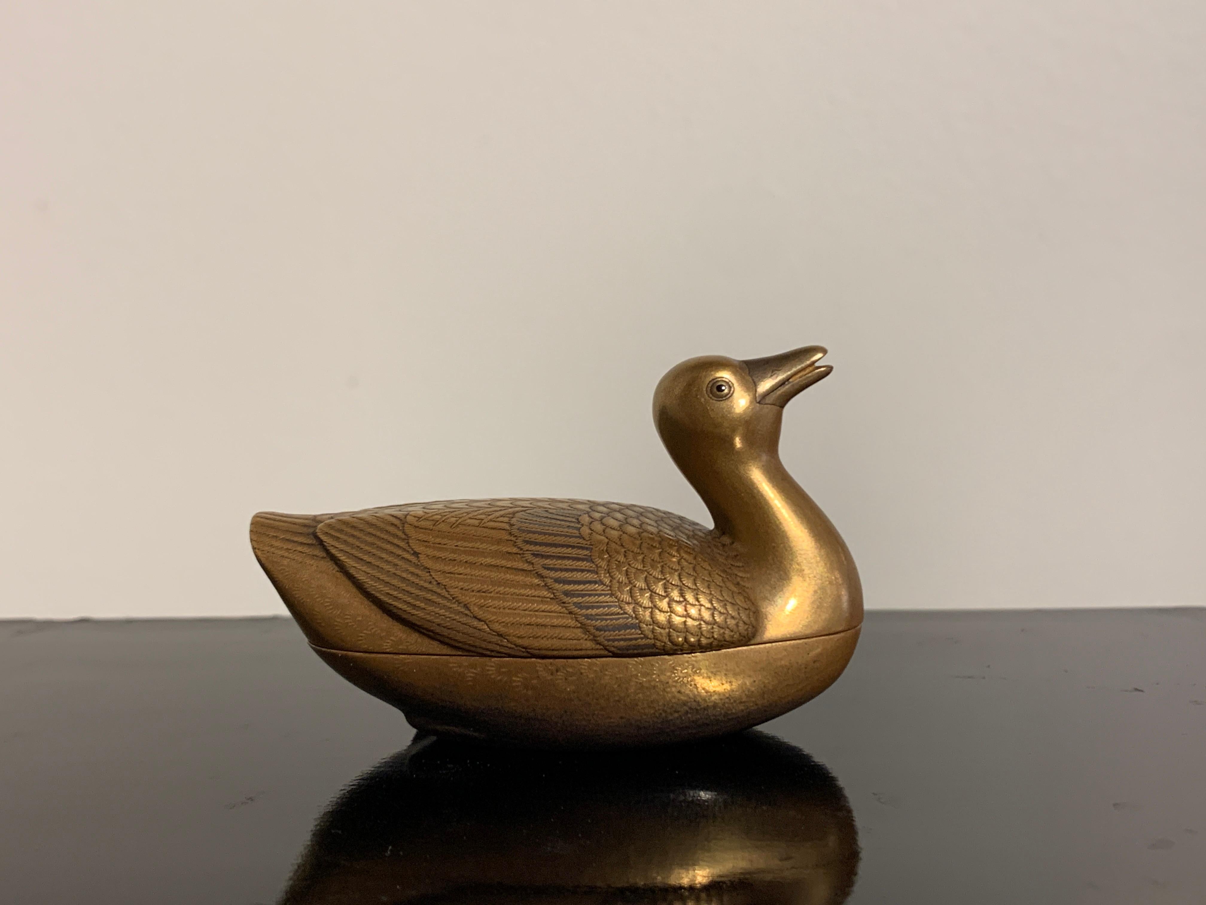 Small Japanese Lacquer Duck Incense Box, Kogo, Meiji Period, Late 19th Century For Sale 1