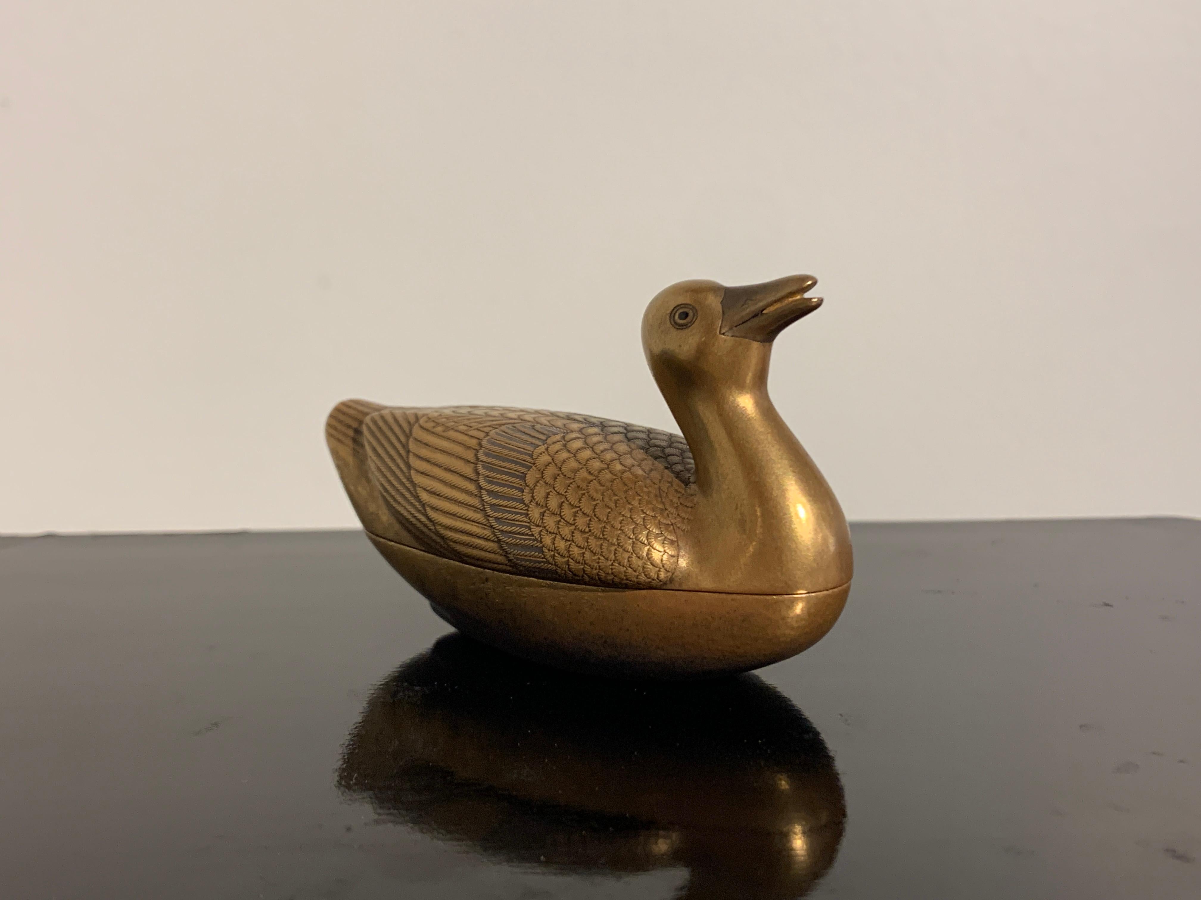 Small Japanese Lacquer Duck Incense Box, Kogo, Meiji Period, Late 19th Century For Sale 2