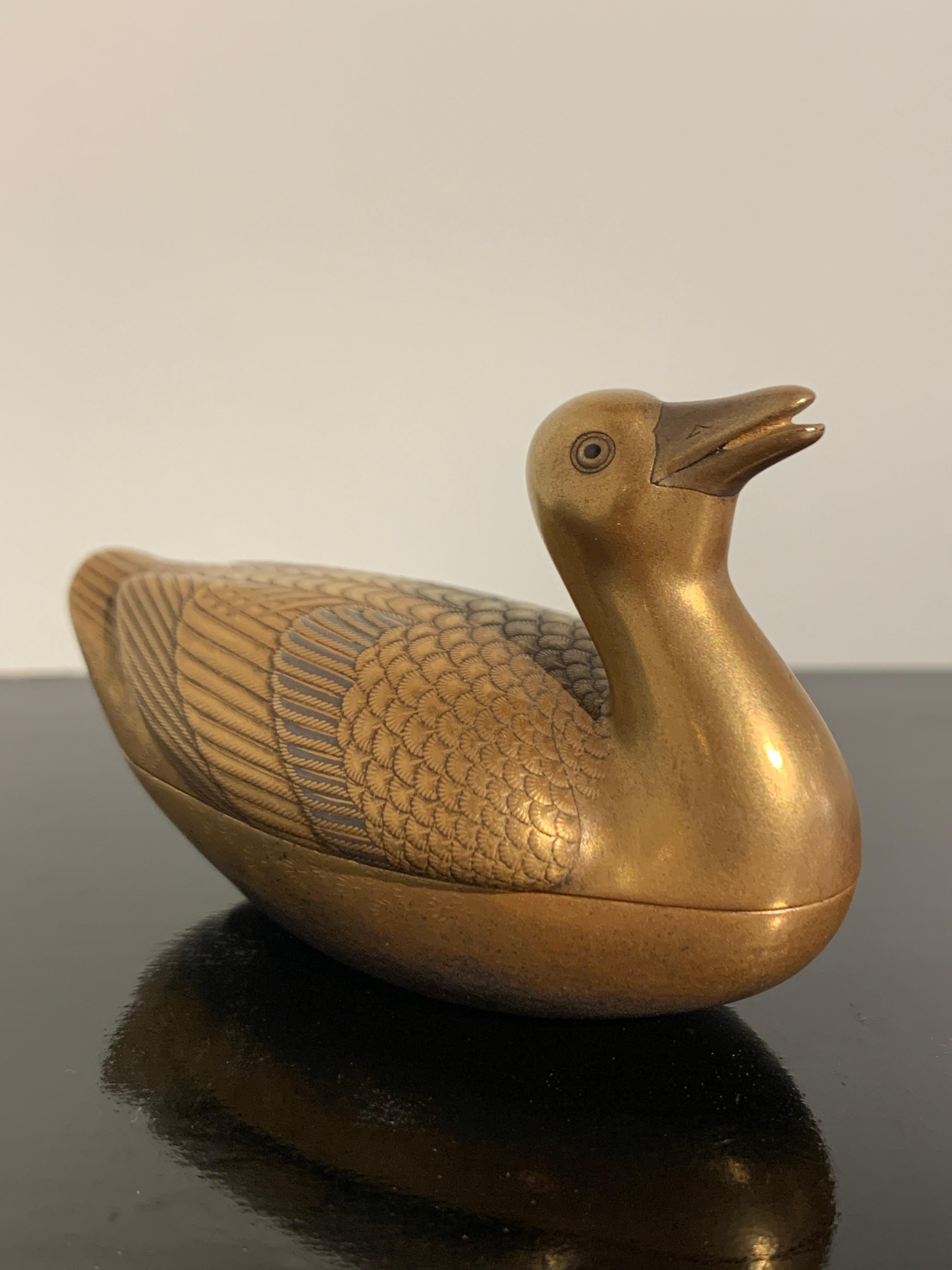Small Japanese Lacquer Duck Incense Box, Kogo, Meiji Period, Late 19th Century For Sale 6