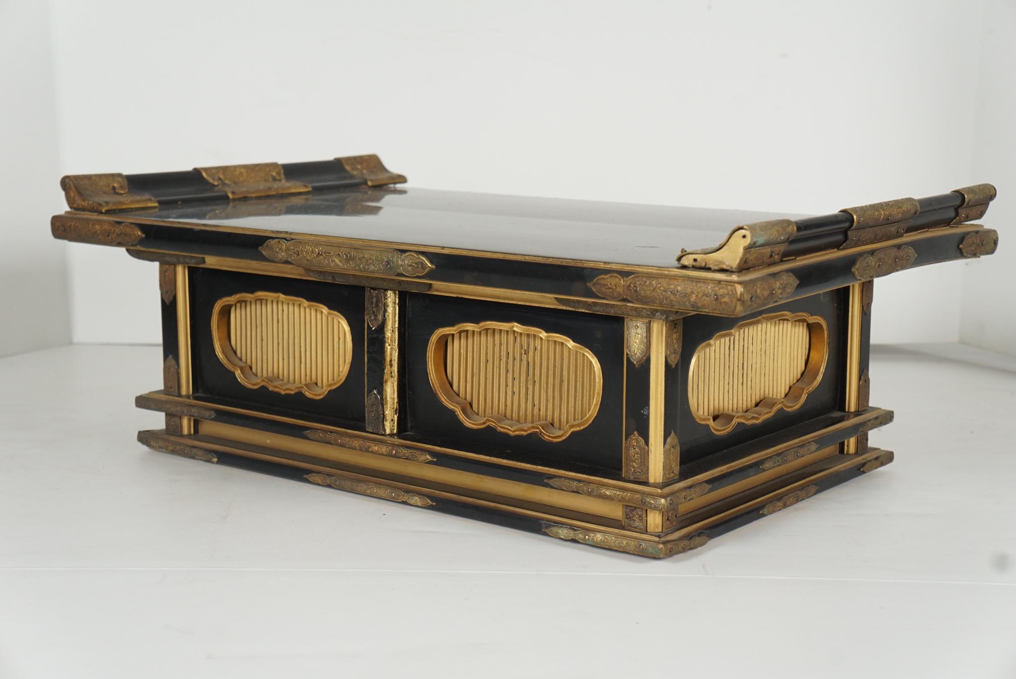 Small Japanese Meiji Period Black and Gold Altar Stand In Good Condition For Sale In Hudson, NY