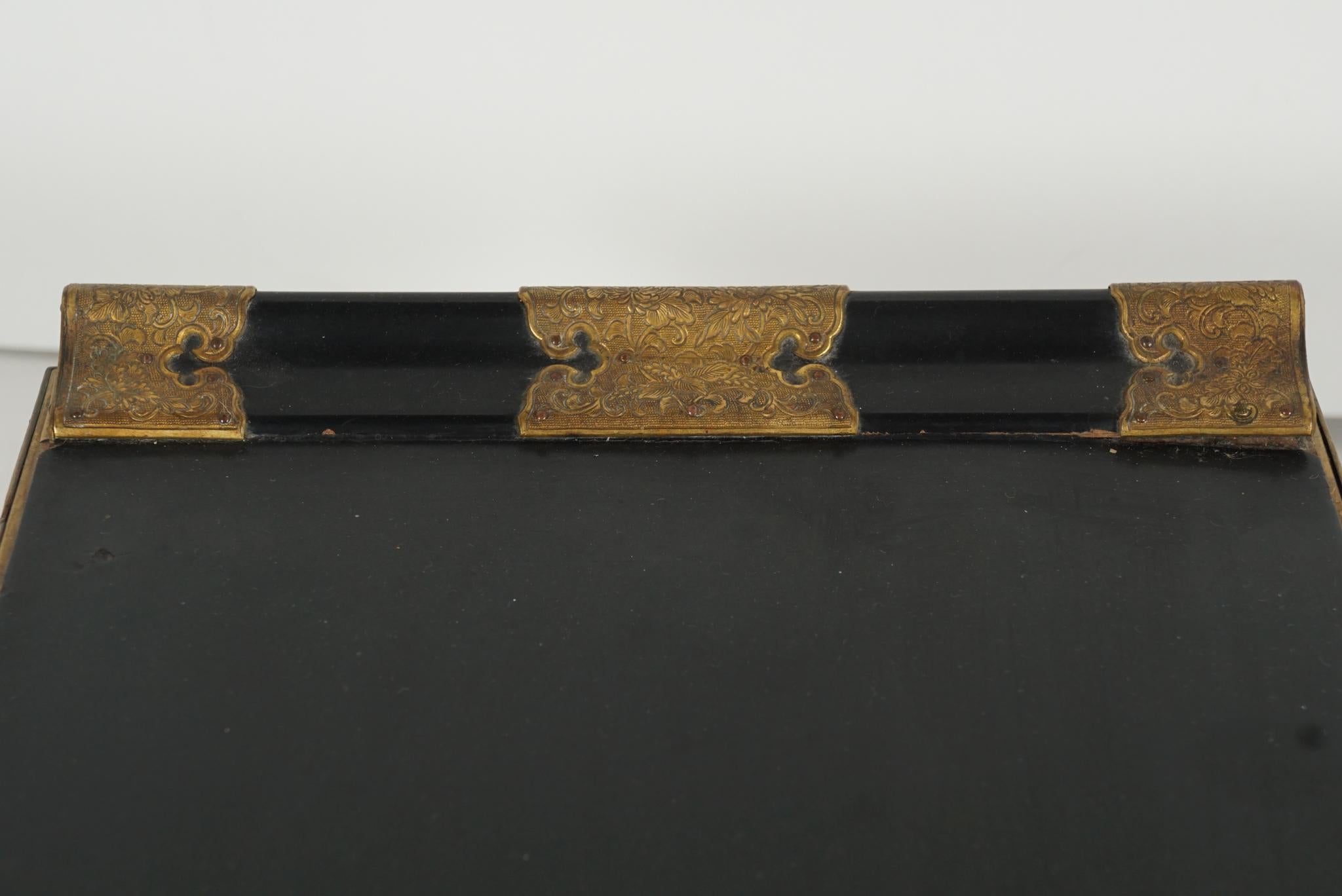 Small Japanese Meiji Period Black and Gold Altar Stand For Sale 1