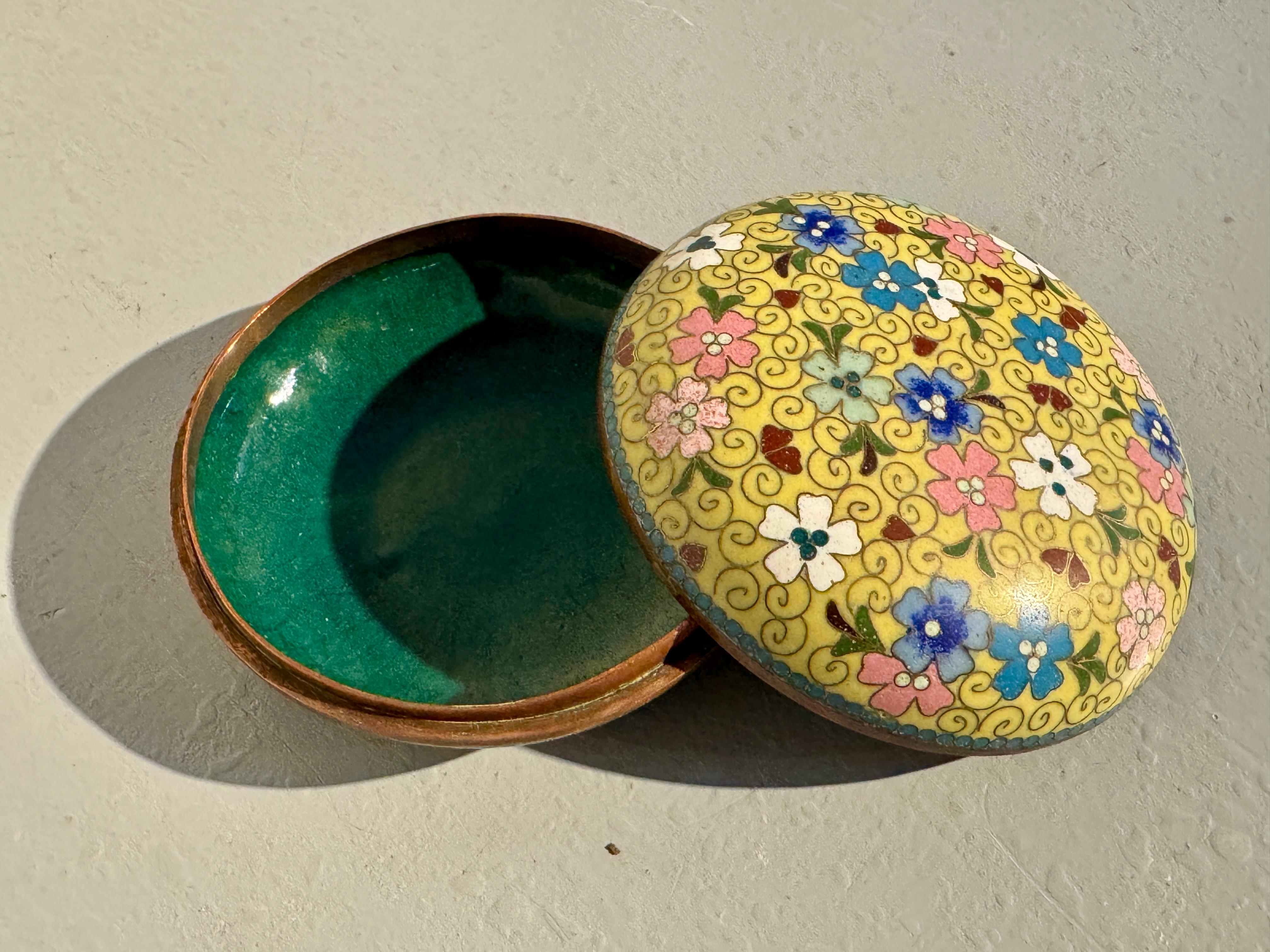 Copper Small Japanese Meiji Period Cloisonne Round Box, circa 1910, Japan For Sale