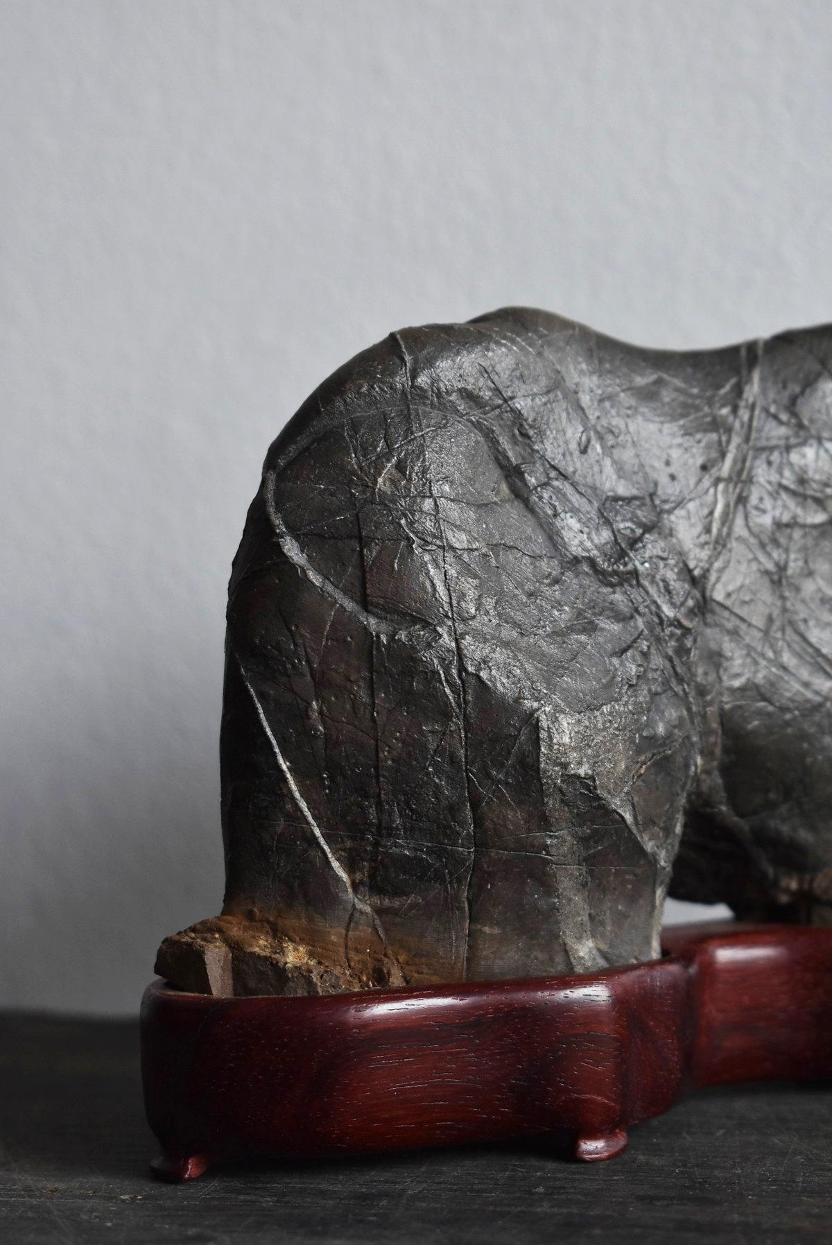 Small Japanese Old Stone / Elephant-Shaped Ornamental Stone / Scholar's Objects 3