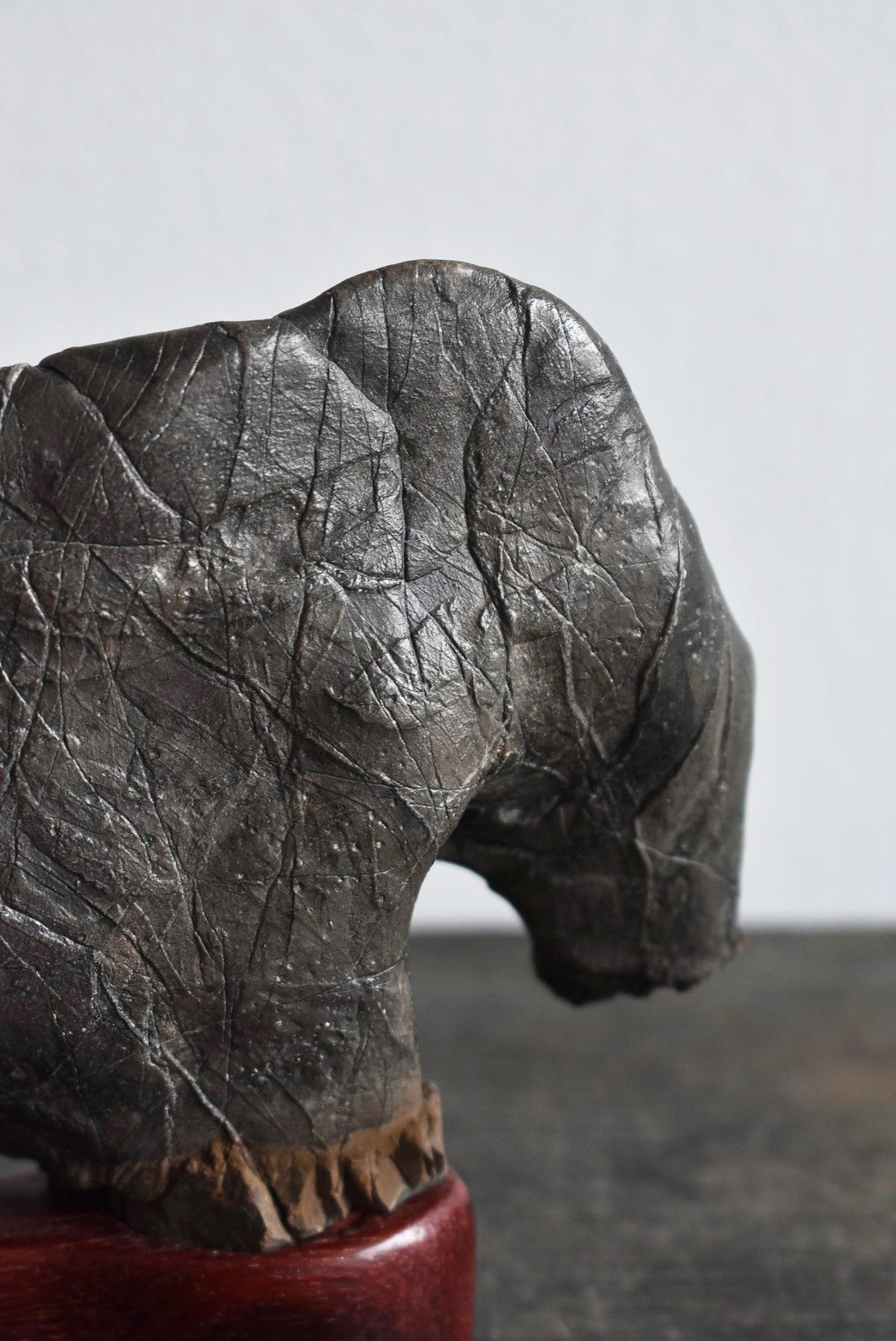 Small Japanese Old Stone / Elephant-Shaped Ornamental Stone / Scholar's Objects 1