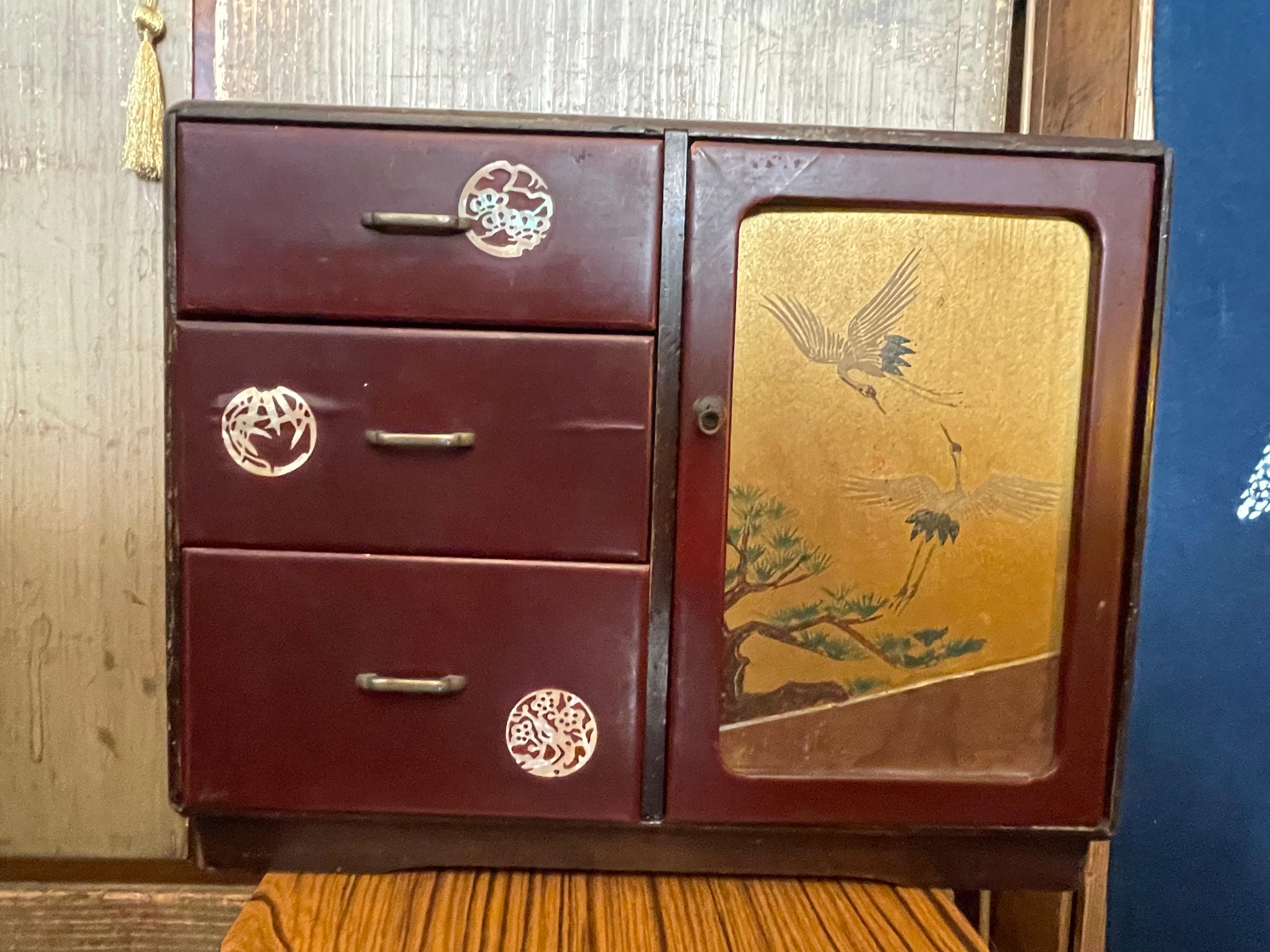 This is a wooden cupboards which was made in Japan around 1970s in Showa era.
There is some scratches and little cracks as it is aged item but the colour is still beautiful and we can still perfectly use as a mini cupboards. 

Dimensions:
H26.5 x 21
