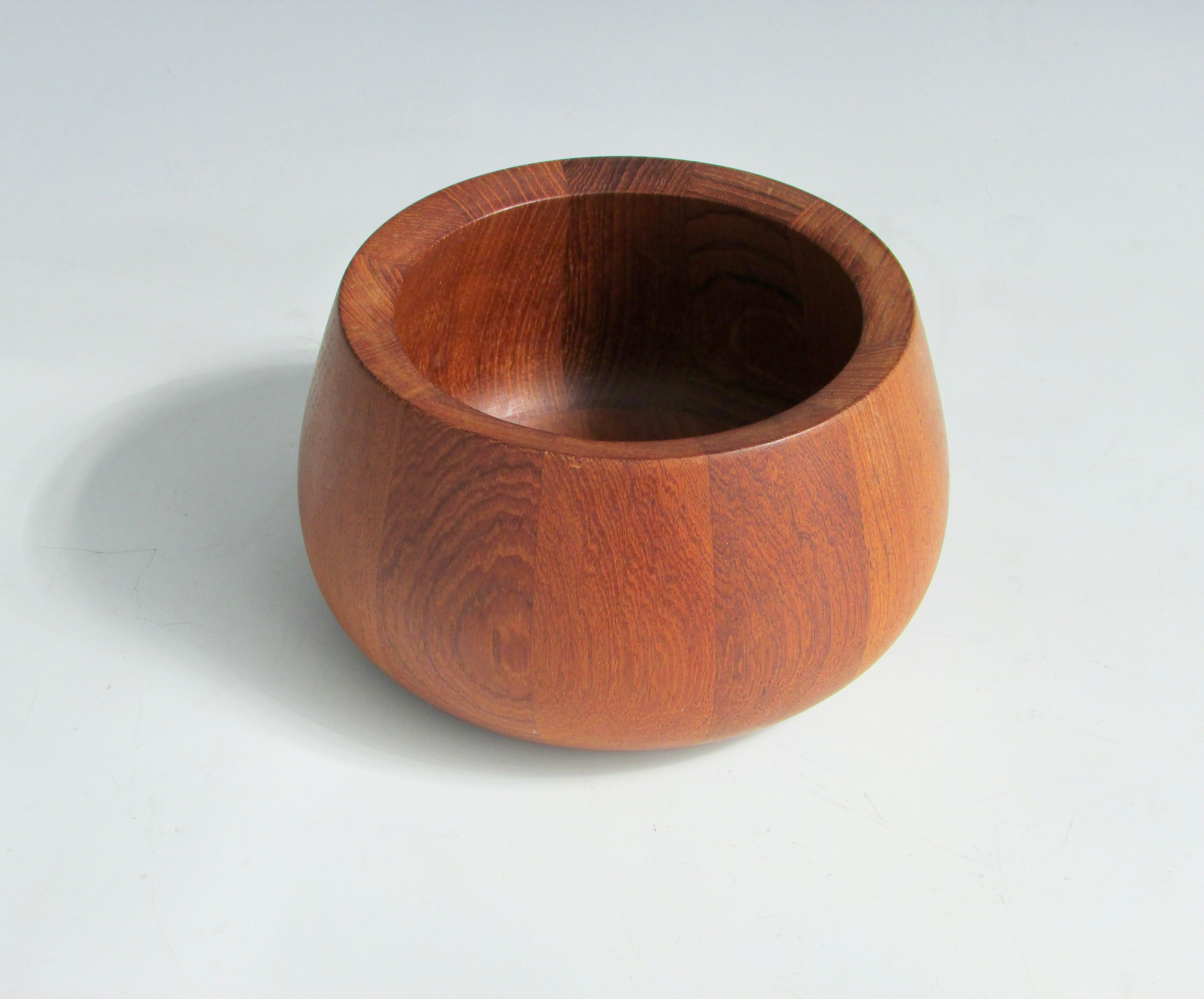 Small Jens Qiuistgaard Dansk Denmark Teak Bowl In Good Condition For Sale In Ferndale, MI