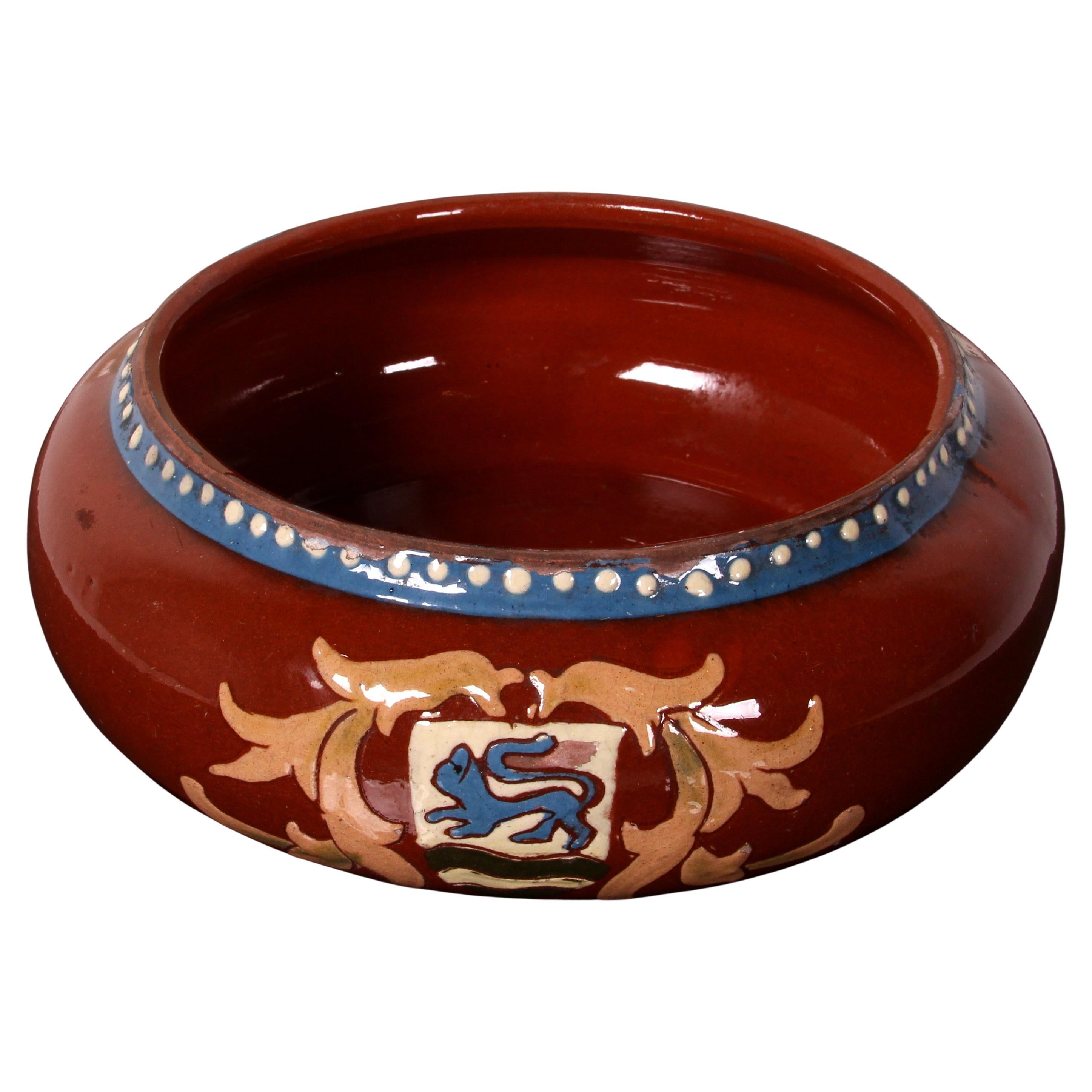 piccola ciotola Jugendstil Art Nouveau austriaca ar. 1910 con stemma del leone in argilla rossa, firmata