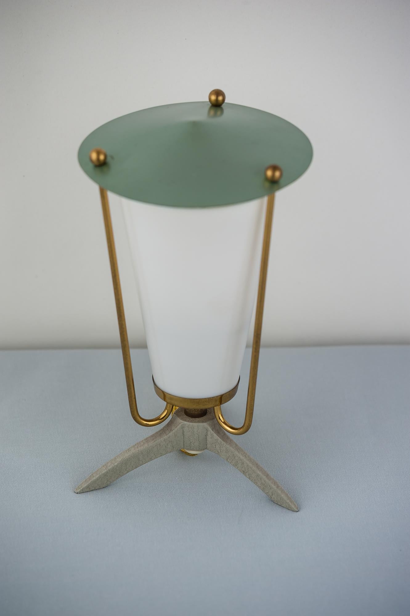 Petite lampe de table Kalmar, circa 1960s
État original.