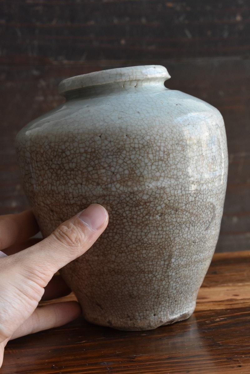 We have an aesthetic sense peculiar to Japanese people.
And we introduce the unique items that only we can do, the route of purchasing in Japan, the experience value so far, and the way that no one can imitate.

This is probably a jar made in China