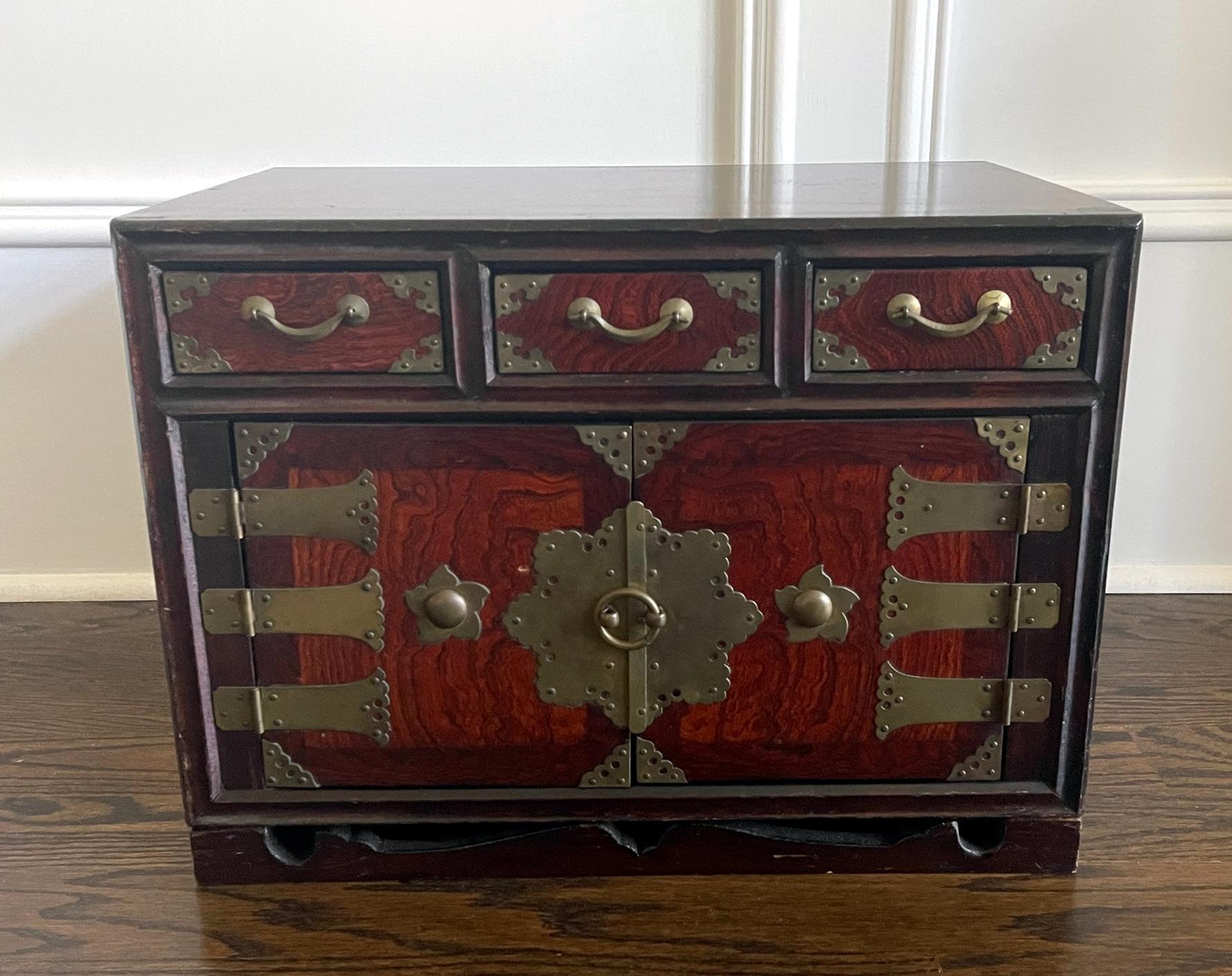A small Korean mixed wood cabinet dated to Joseon Dynasty circa 19th century. The cabinet was used to keep valuables such as jewelries and money, often placed on the bed functioning as a safe (known in Korean as Gakkesuri). It consists of many
