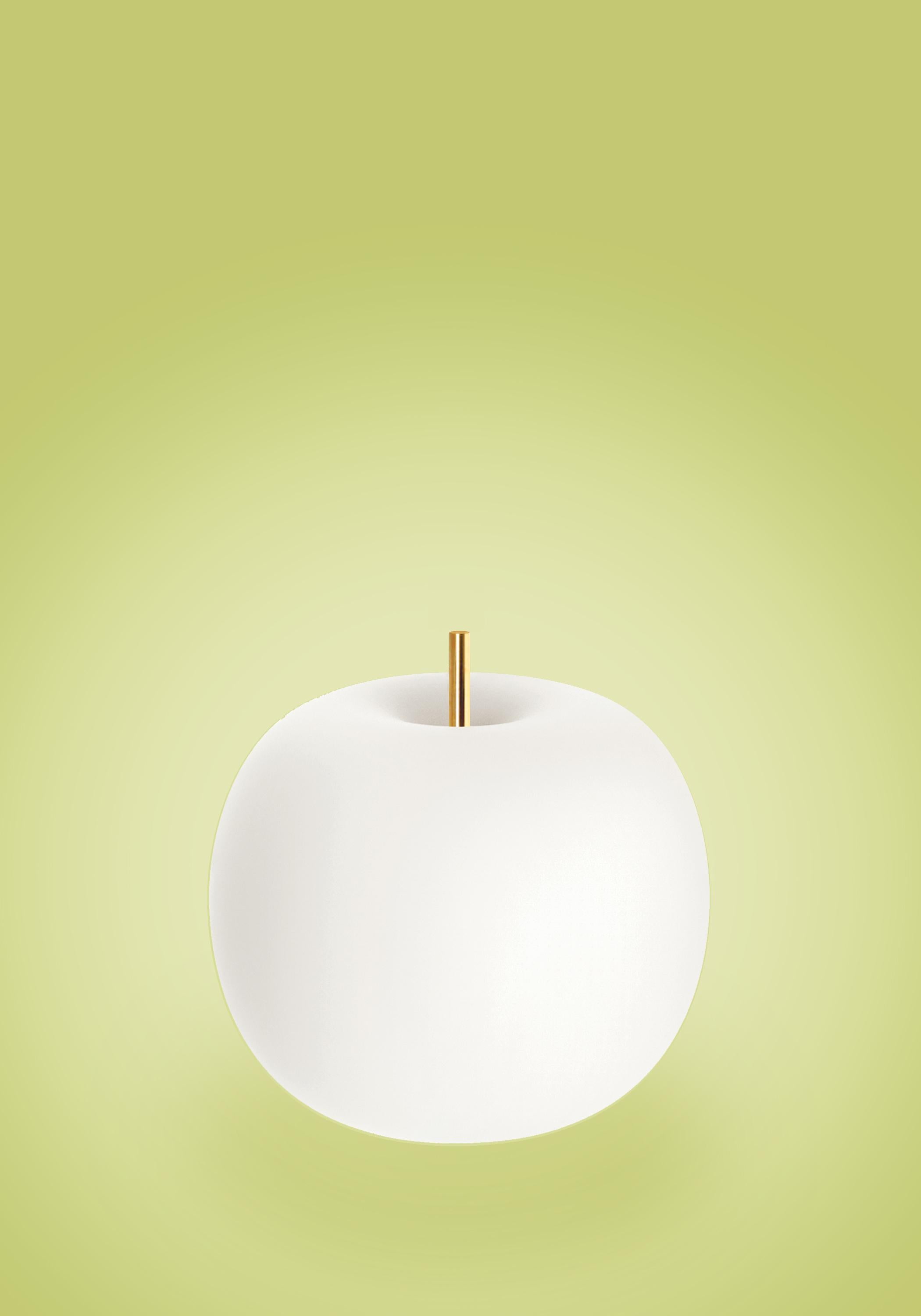 Kleine Tischlampe „Kushi“ aus Opalglas und Messing für KDLN (Italienisch) im Angebot