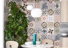 Petite suspension 'Kushi' en verre opalin et métal pour Kdln en noir