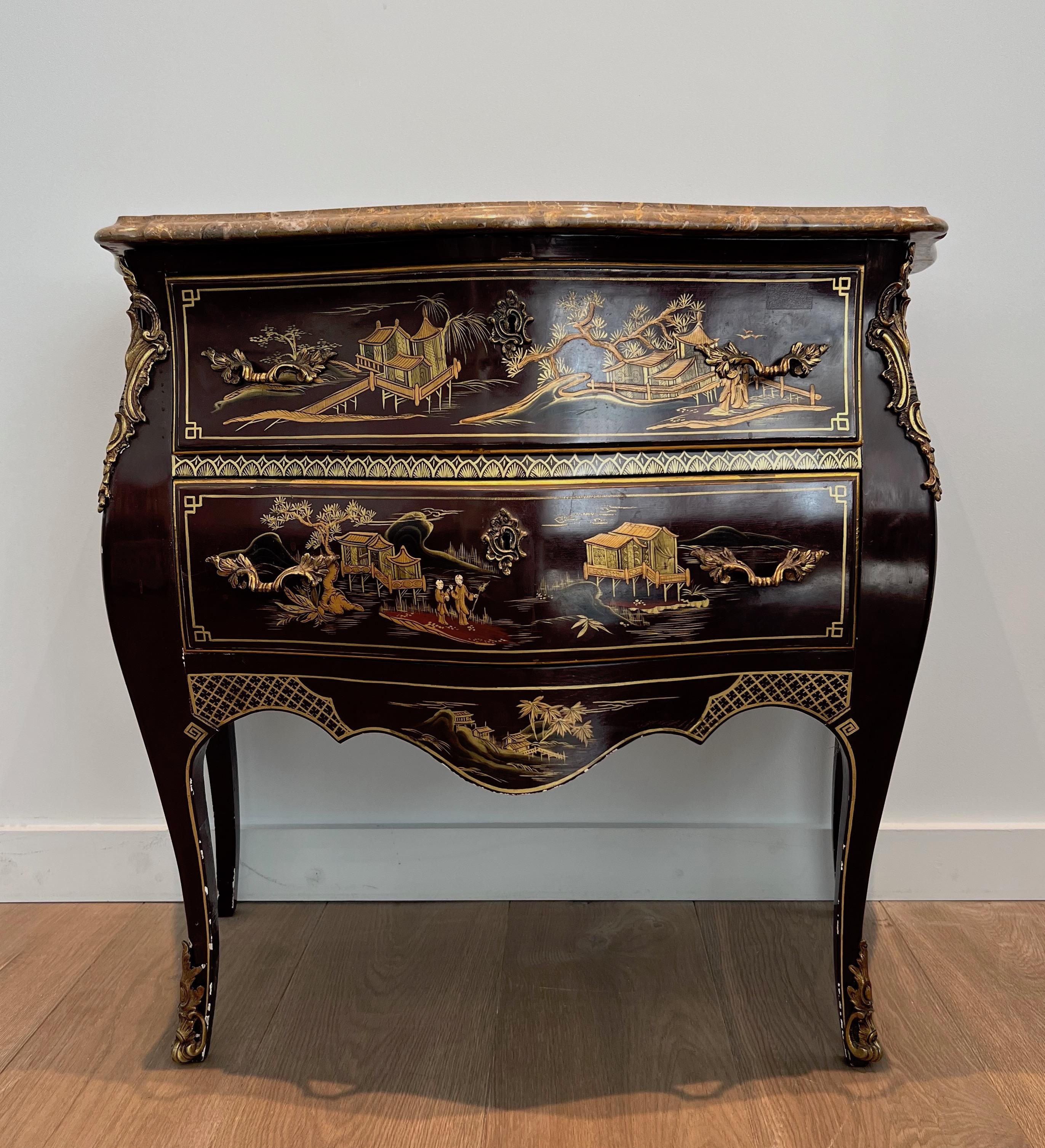 Small Lacquered Commode with Chinese Scenes in the style of Maison Jansen In Good Condition For Sale In Marcq-en-Barœul, Hauts-de-France