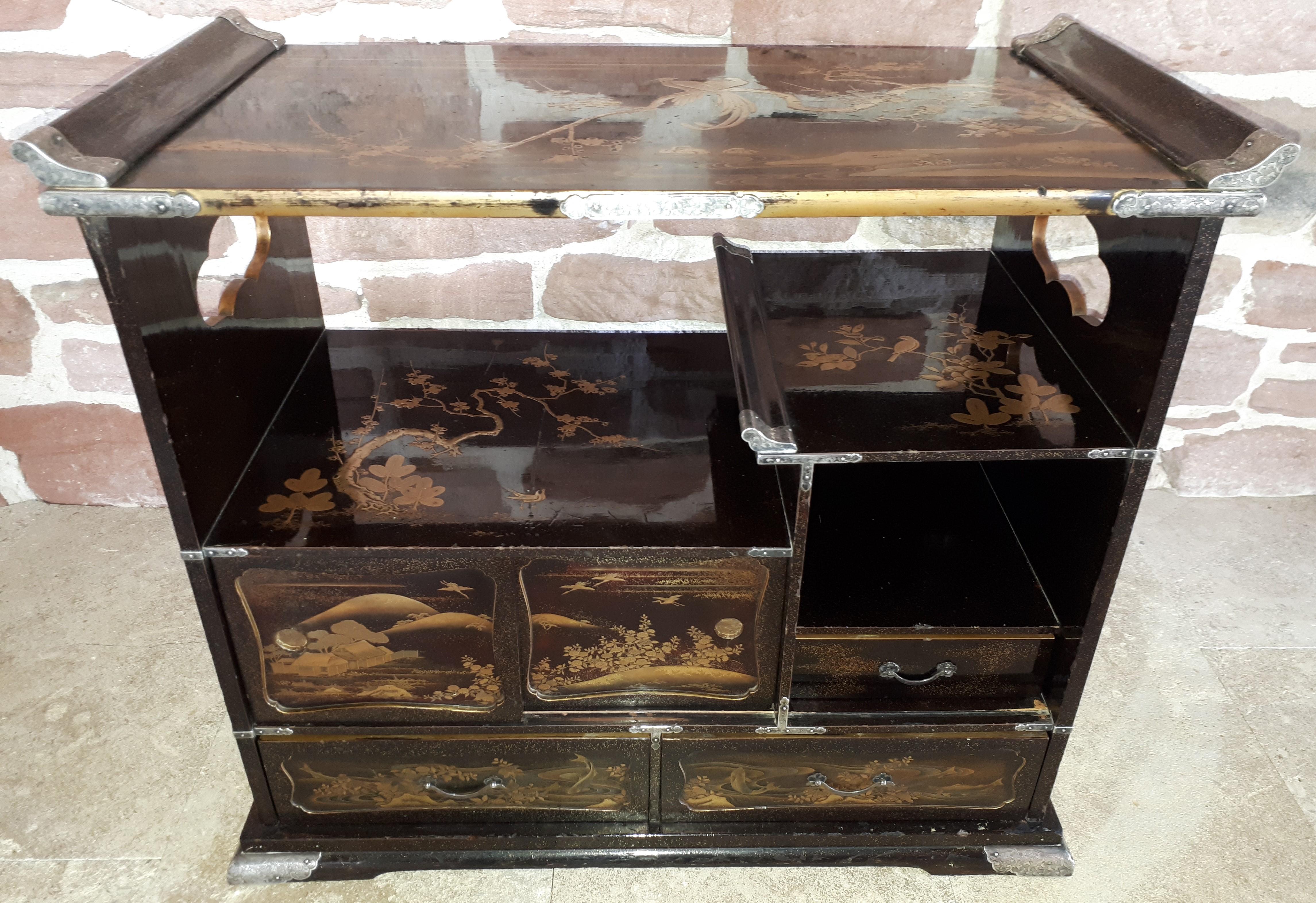 Meiji Small Lacquered Japanese Kazaridana Cabinet, Edo Period For Sale
