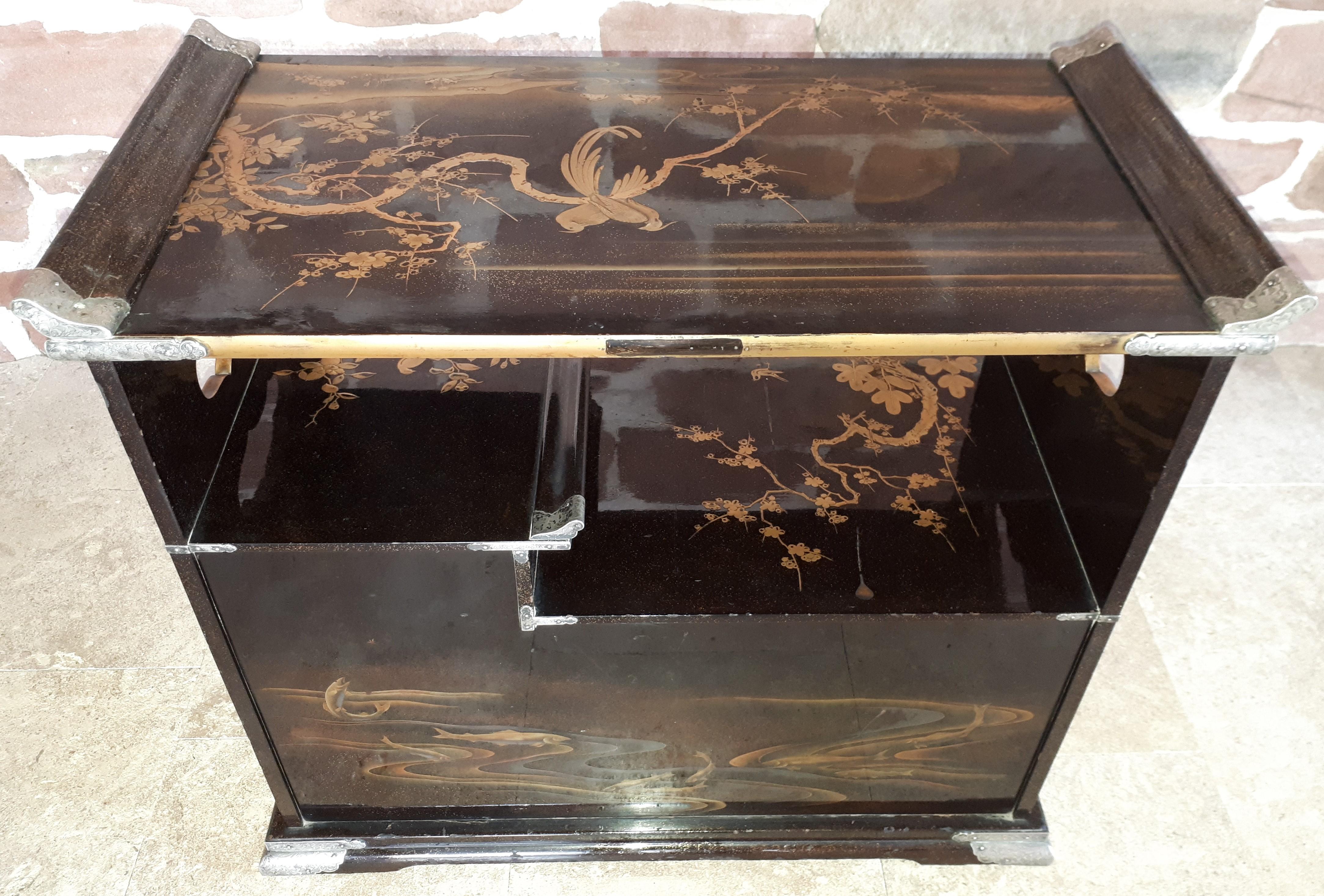 19th Century Small Lacquered Japanese Kazaridana Cabinet, Edo Period For Sale