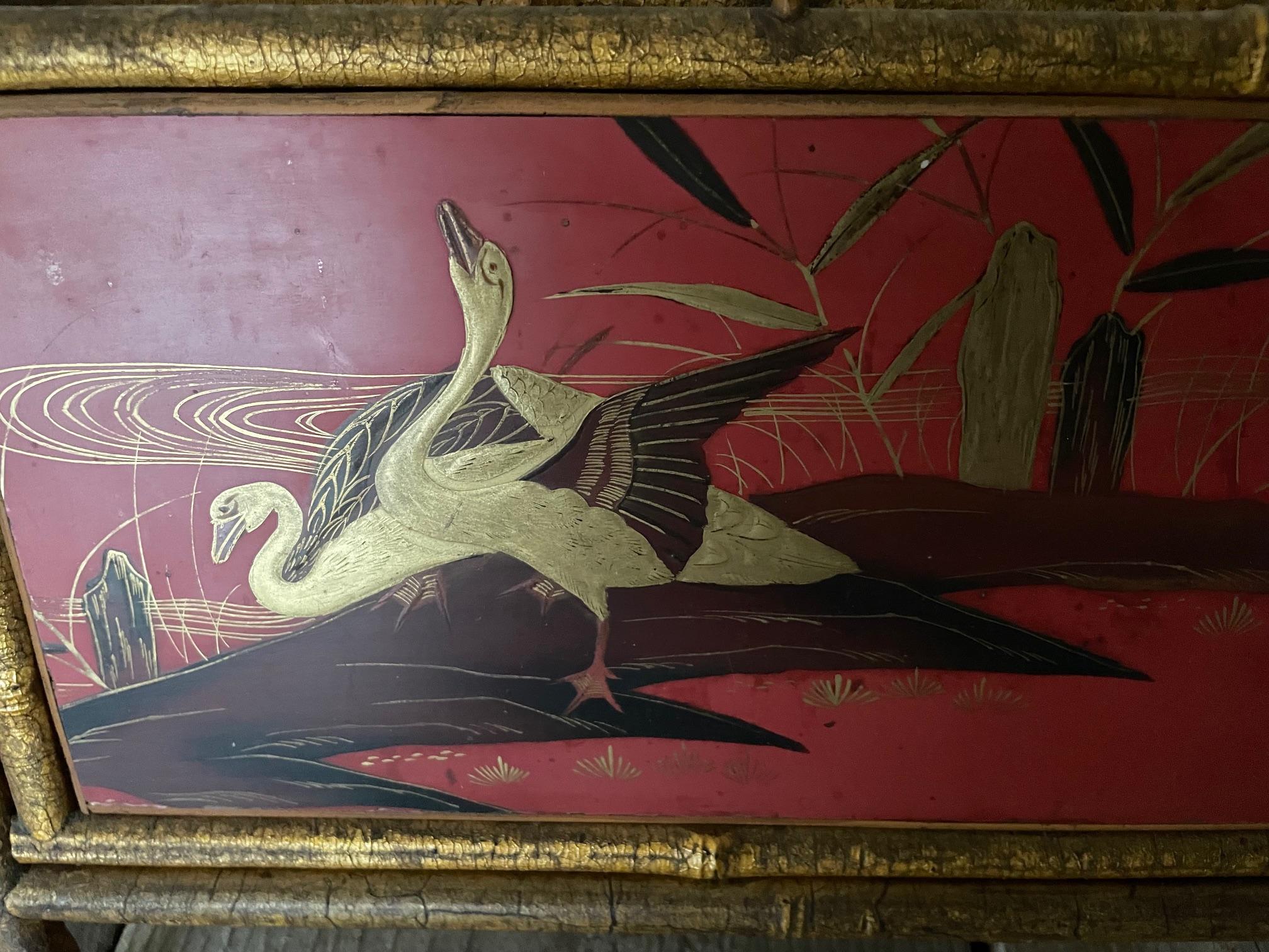 Small lacquered wooden sewing box In Good Condition For Sale In Nivelles, BE