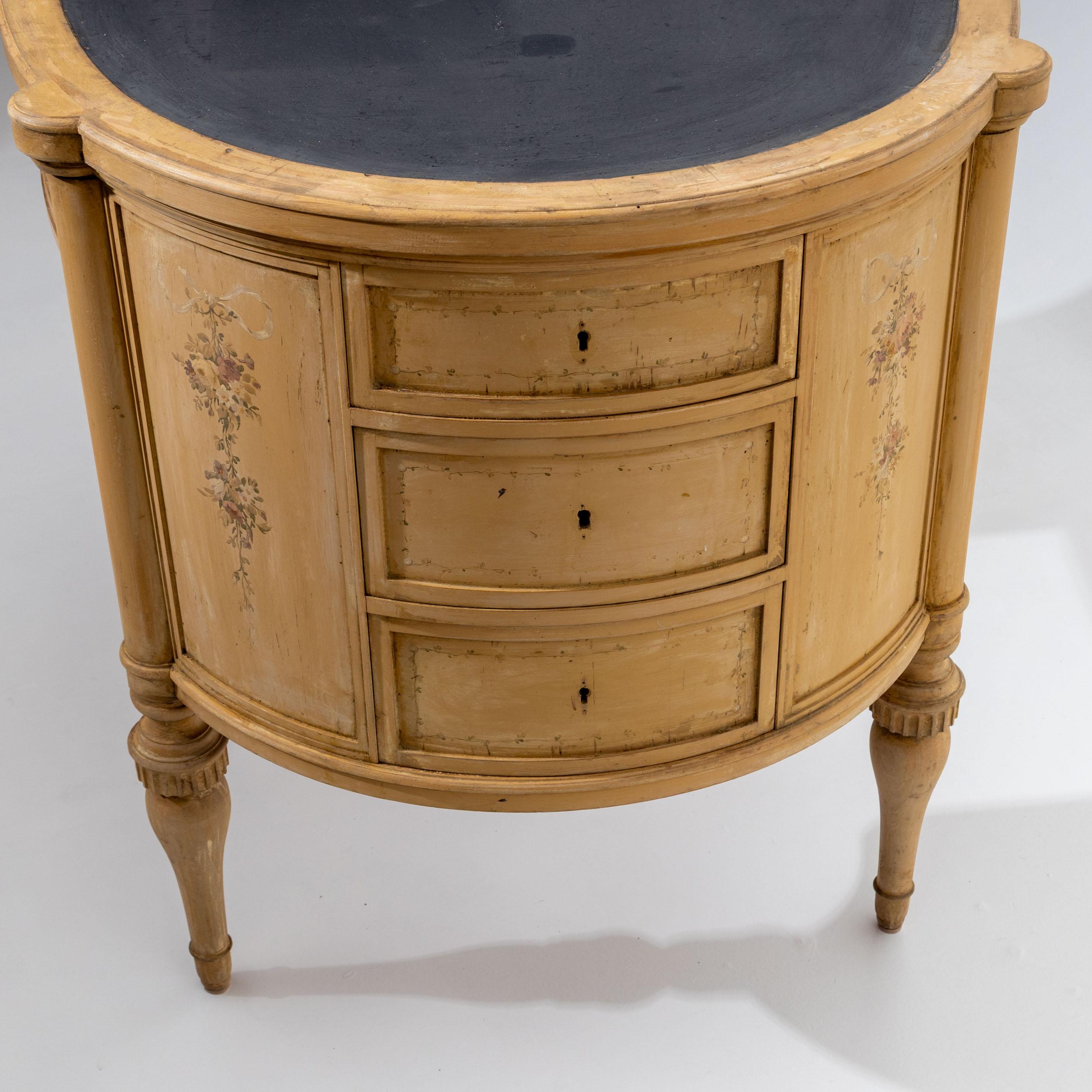 Small Ladies’ Writing Desk, 20th Century In Good Condition For Sale In Greding, DE