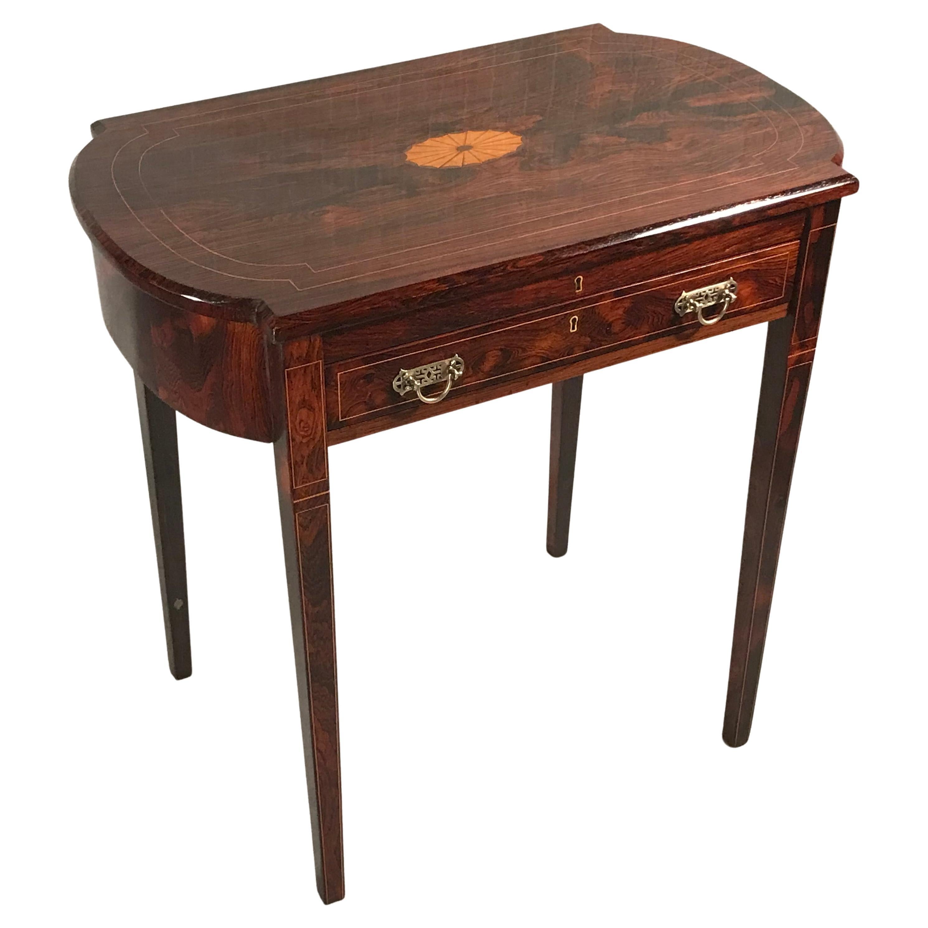 Small Lady's Desk, English Regency 1830 In Good Condition For Sale In Belmont, MA
