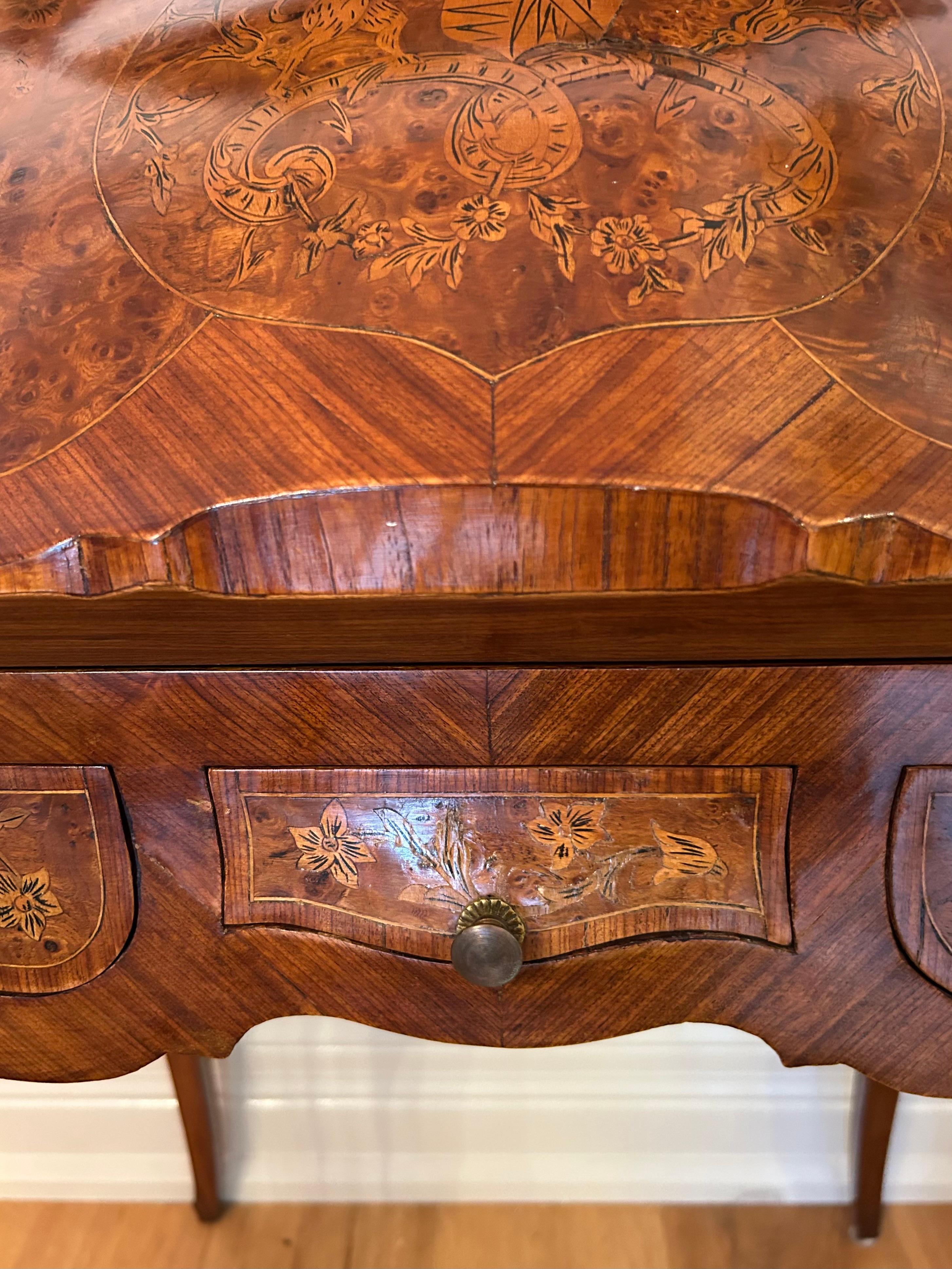 Petit bureau de dame, français, XIXe siècle, avec montures en bronze en vente 3