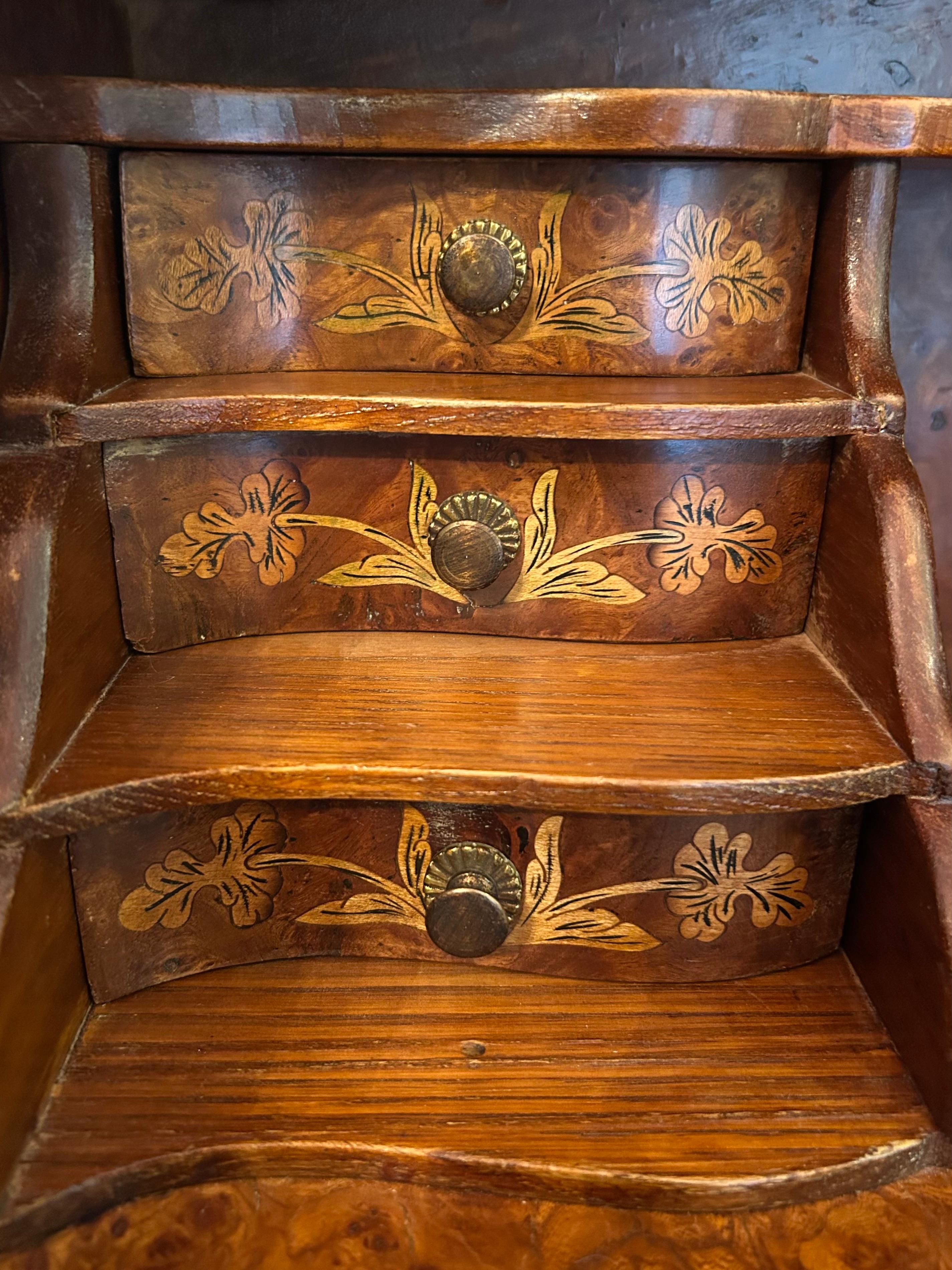 Petit bureau de dame, français, XIXe siècle, avec montures en bronze en vente 6