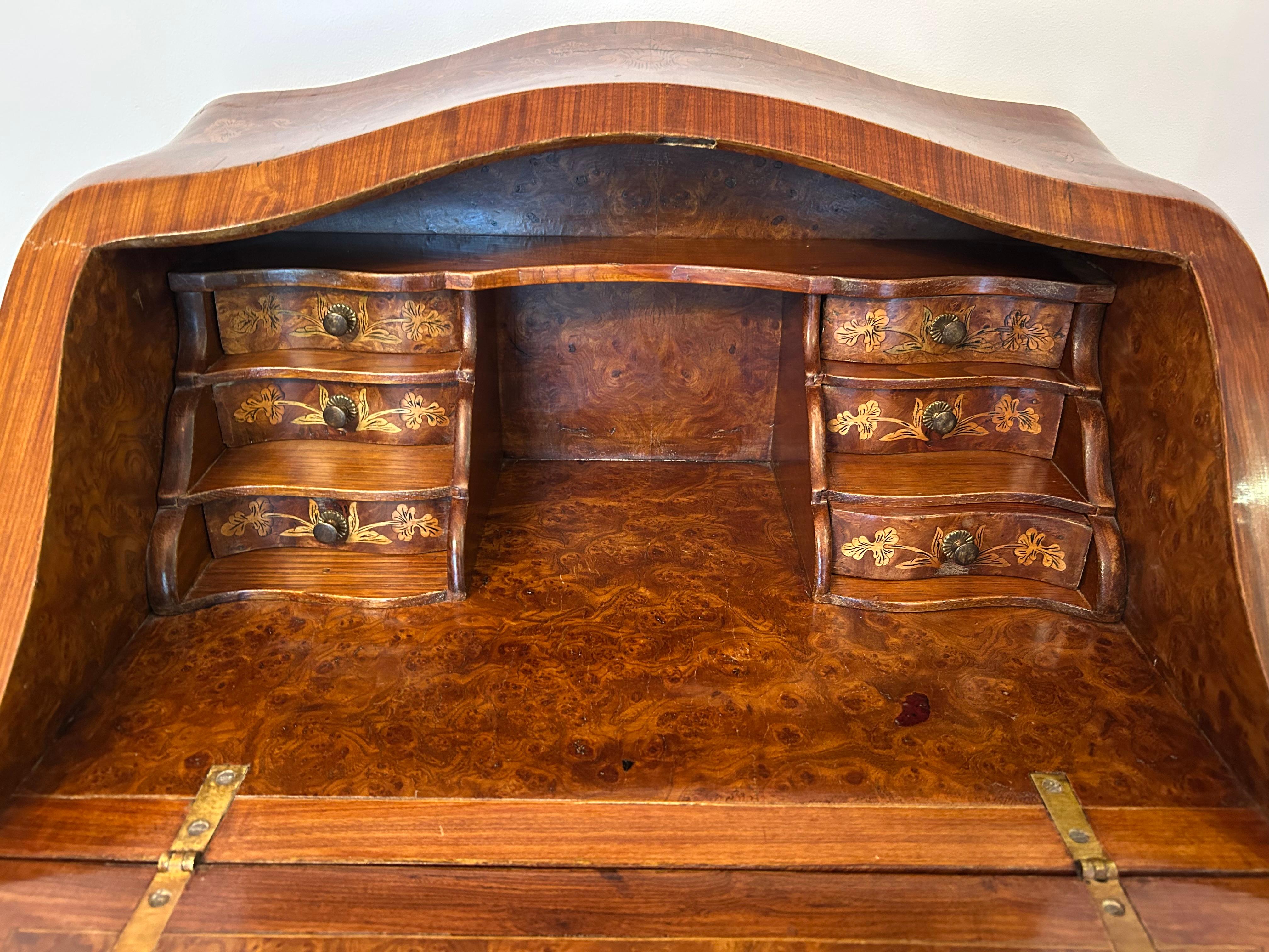 Incrusté Petit bureau de dame, français, XIXe siècle, avec montures en bronze en vente