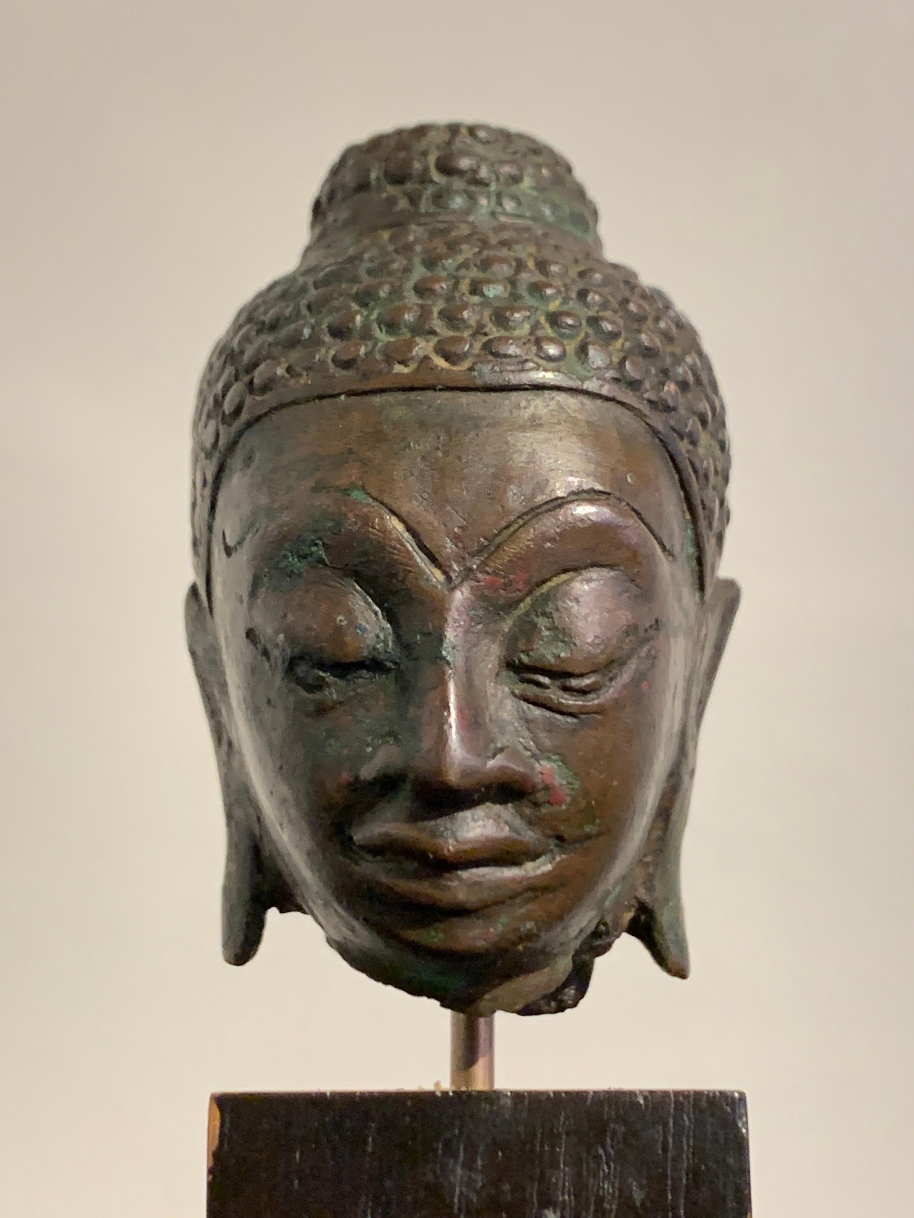 Small Lao Lan Xang Bronze Buddha Head, 17th Century, Laos In Good Condition For Sale In Austin, TX