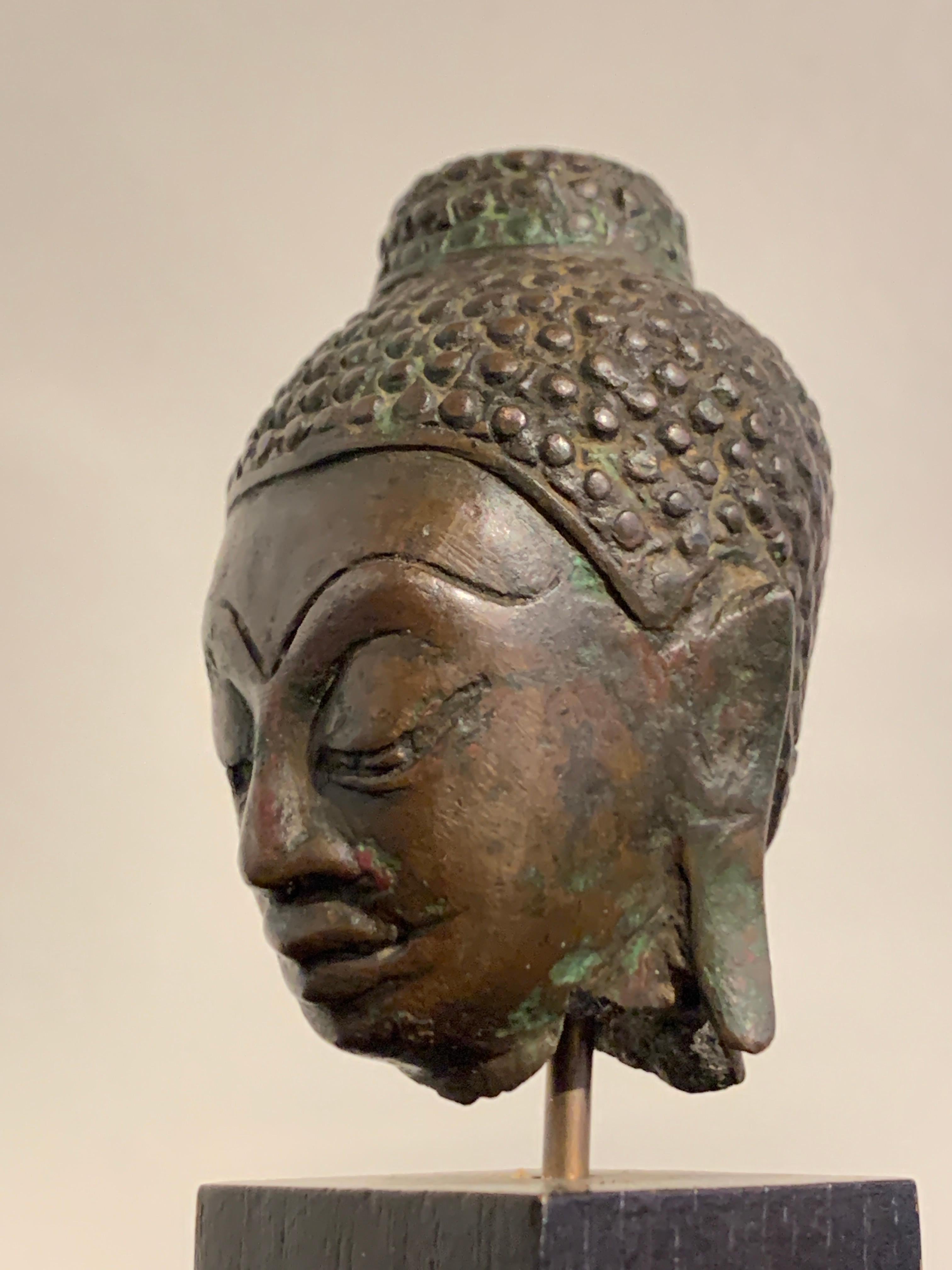 Small Lao Lan Xang Bronze Buddha Head, 17th Century, Laos For Sale 1