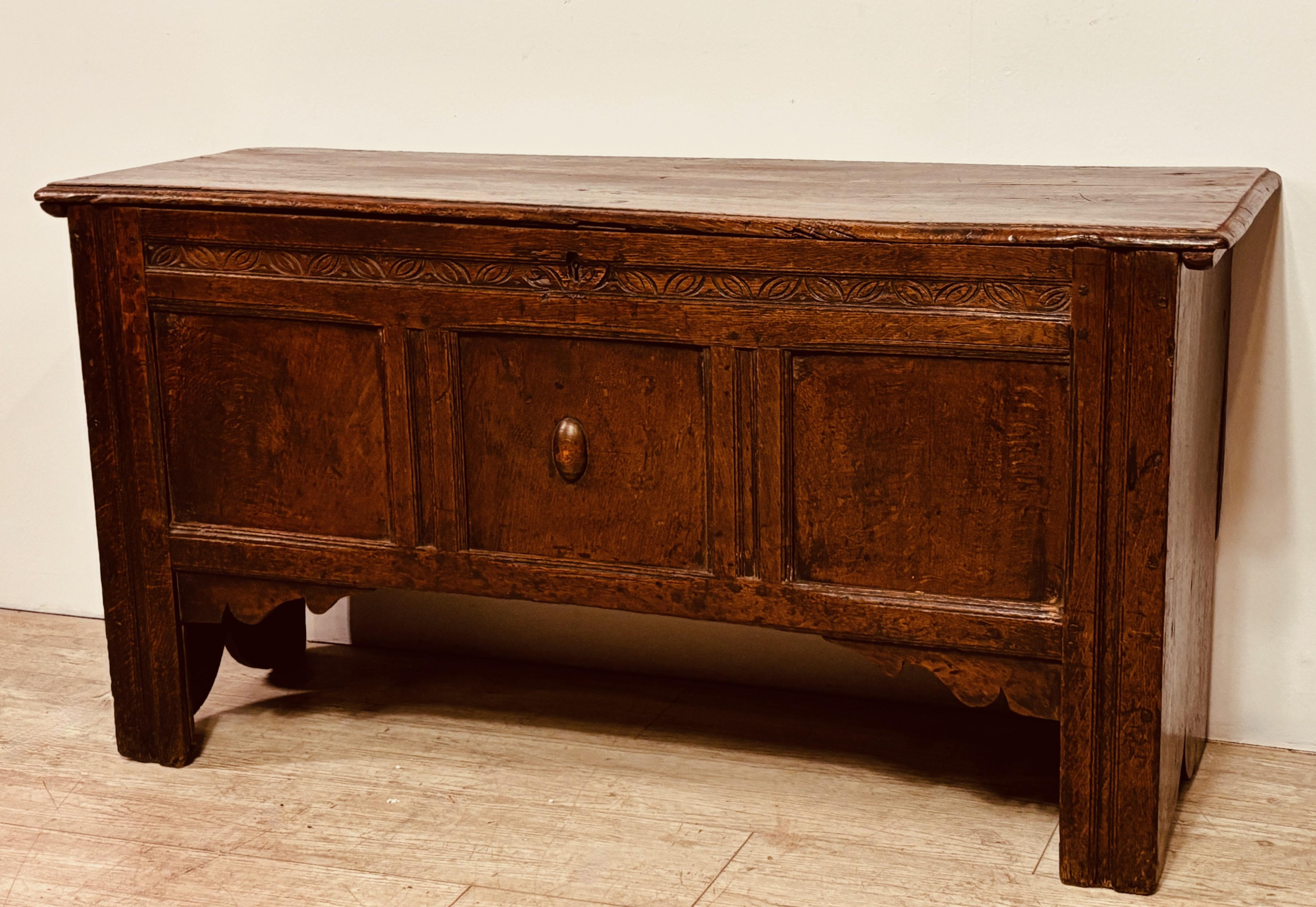 Small Late 17th Century English Oak Trunk / Chest / Bench For Sale 1