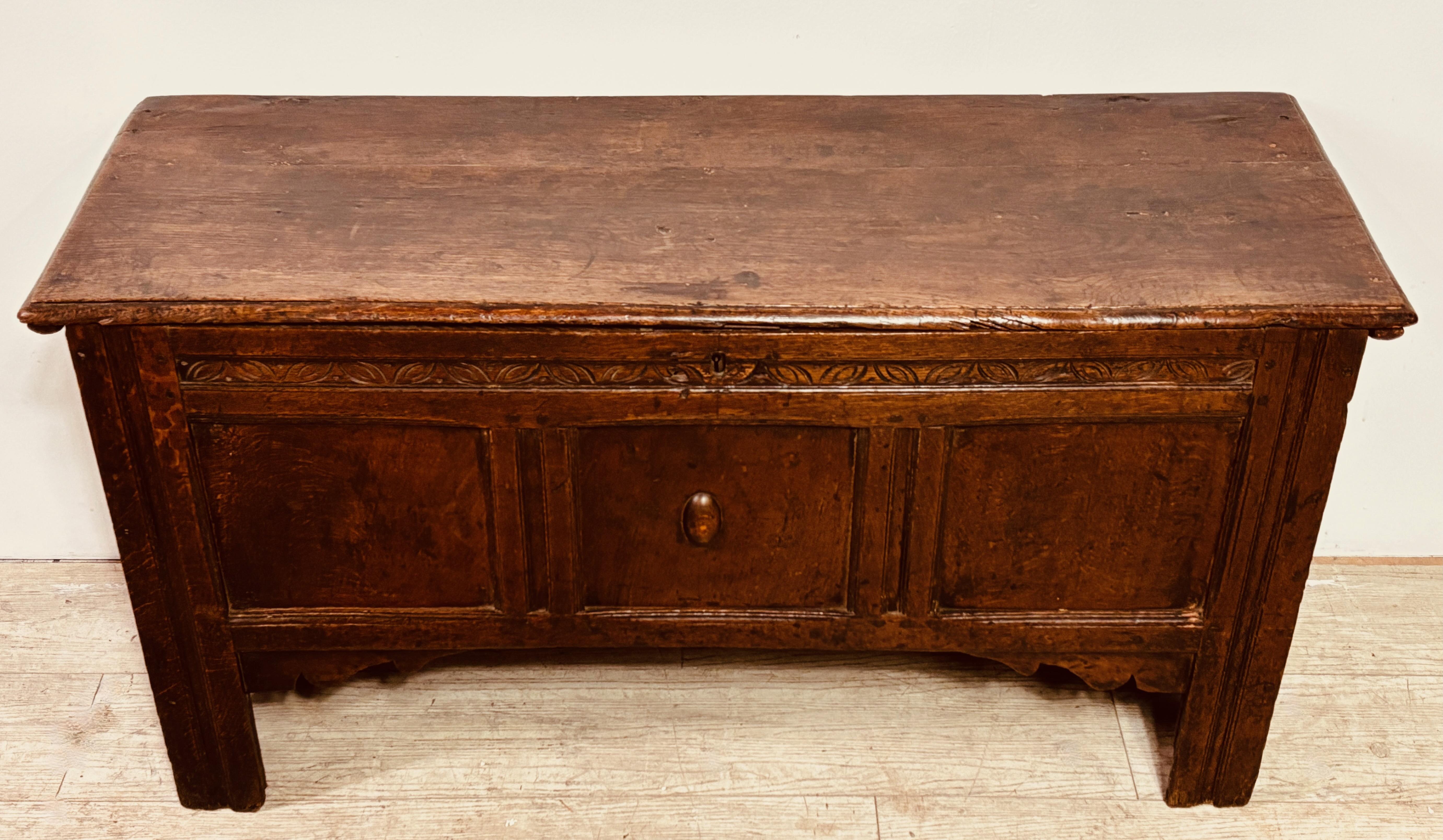 Small Late 17th Century English Oak Trunk / Chest / Bench For Sale 2